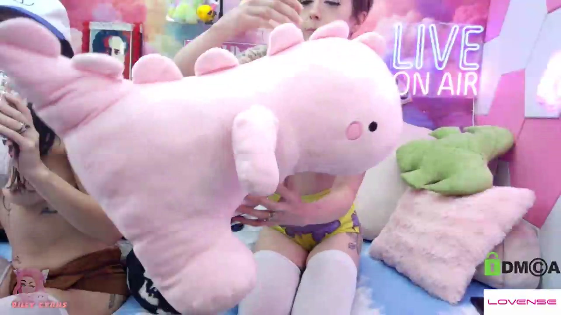 Gallery image thumbnail from Riley_Cyriis's myfreecams stream on, 06/02/2026, 24:01 image 8 of 20