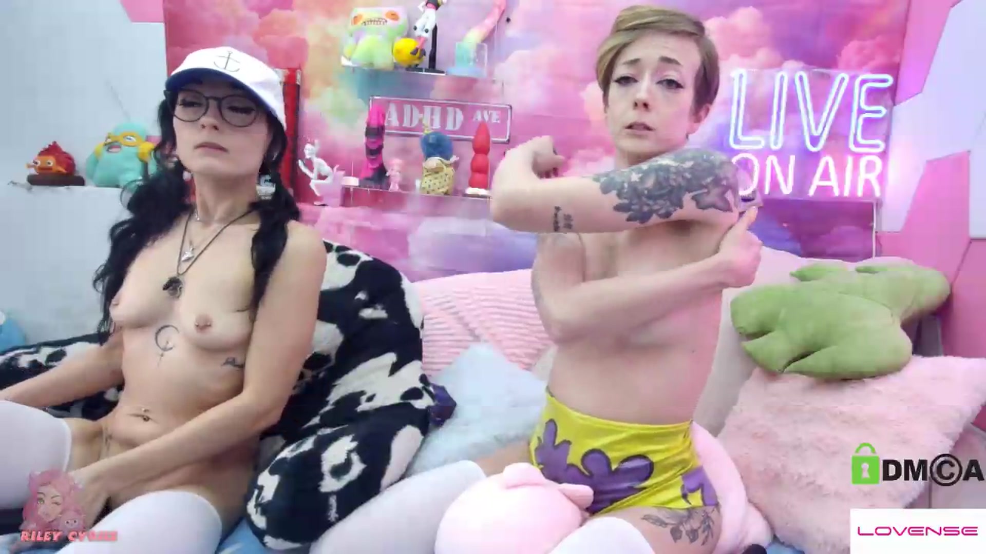 Gallery image thumbnail from Riley_Cyriis's myfreecams stream on, 06/02/2026, 24:01 image 14 of 20