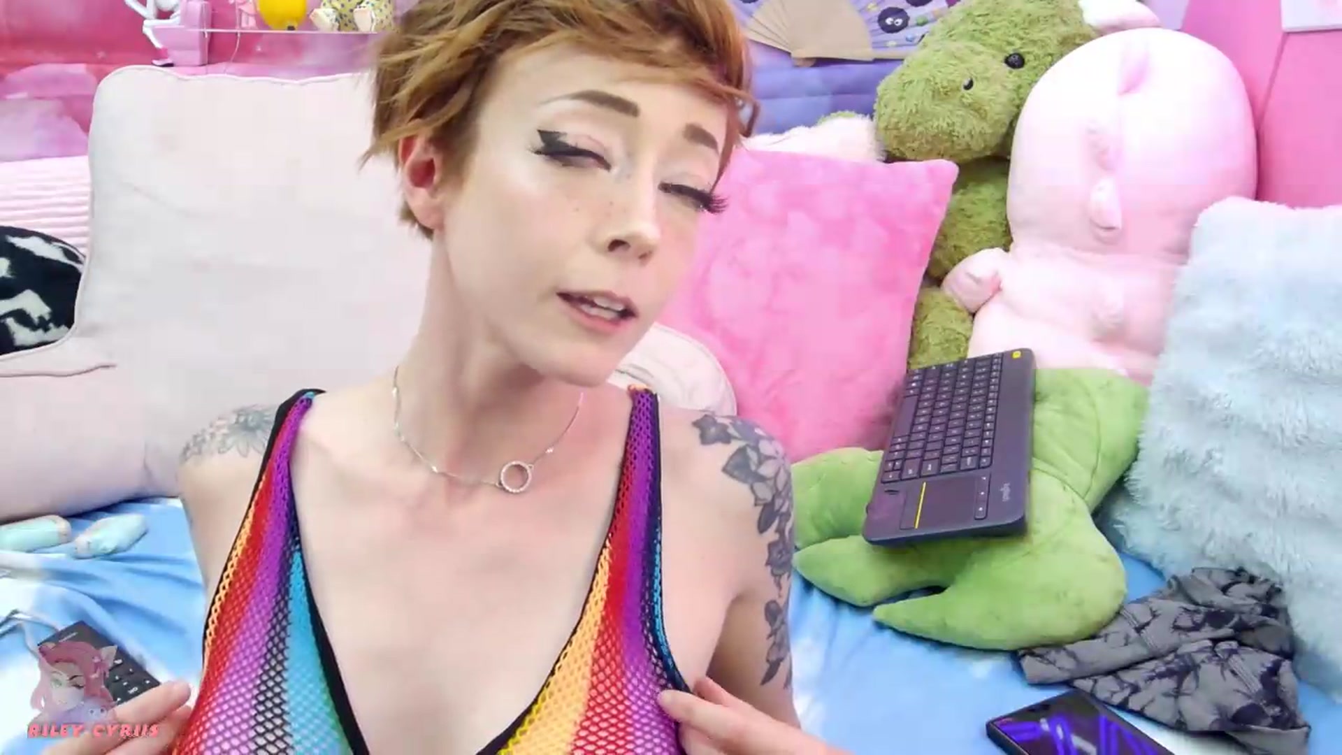Gallery image thumbnail from Riley_Cyriis's myfreecams stream on, 07/17/2026, 01:05 image 12 of 20