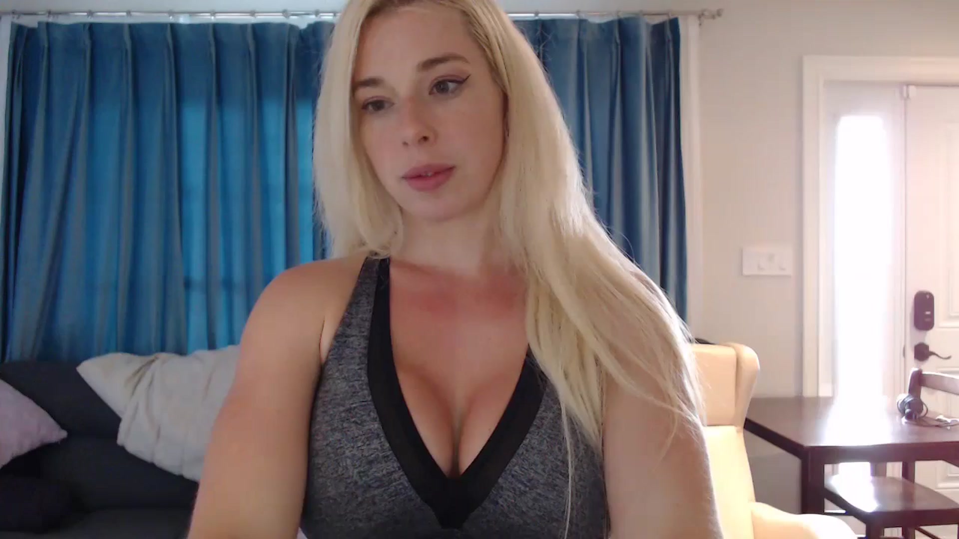 Gallery image thumbnail from Riley_Parks's myfreecams stream on, 08/11/2024, 22:11 image 3 of 20