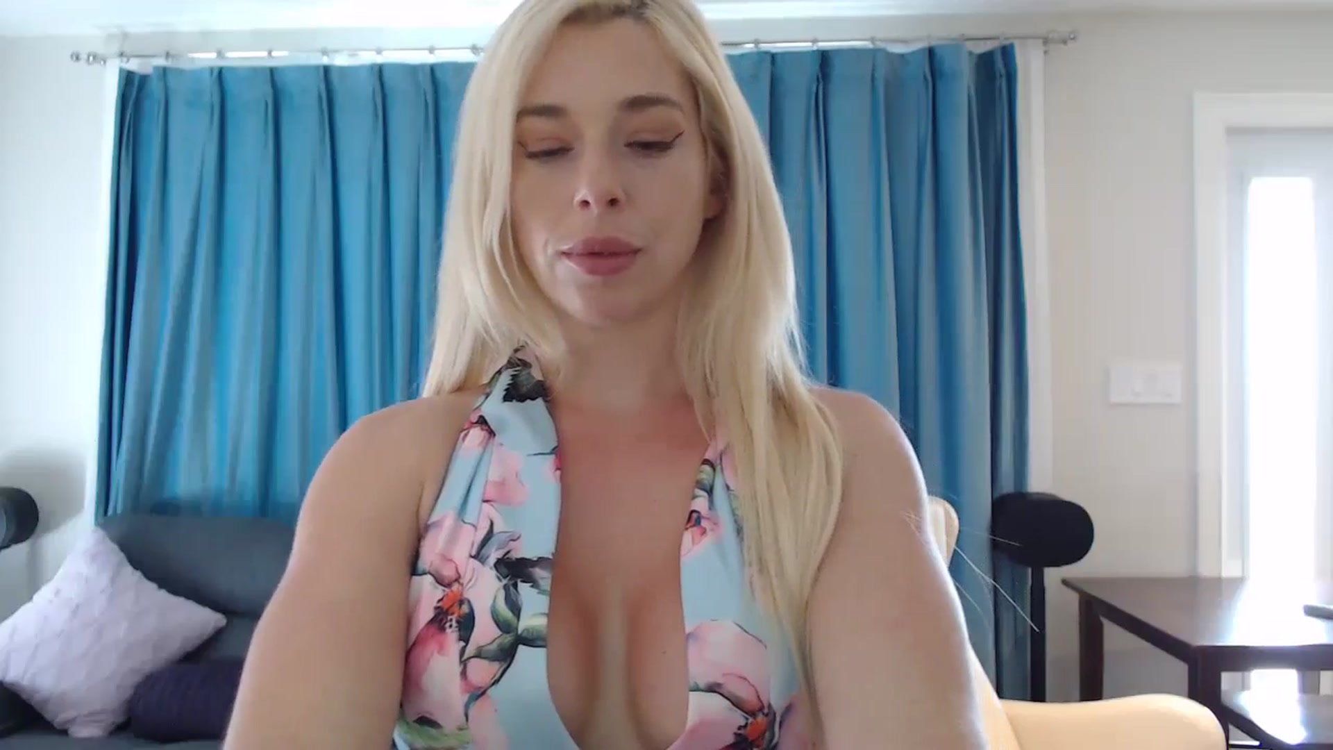 Gallery image thumbnail from Riley_Parks's myfreecams stream on, 08/14/2024, 18:22 image 4 of 20
