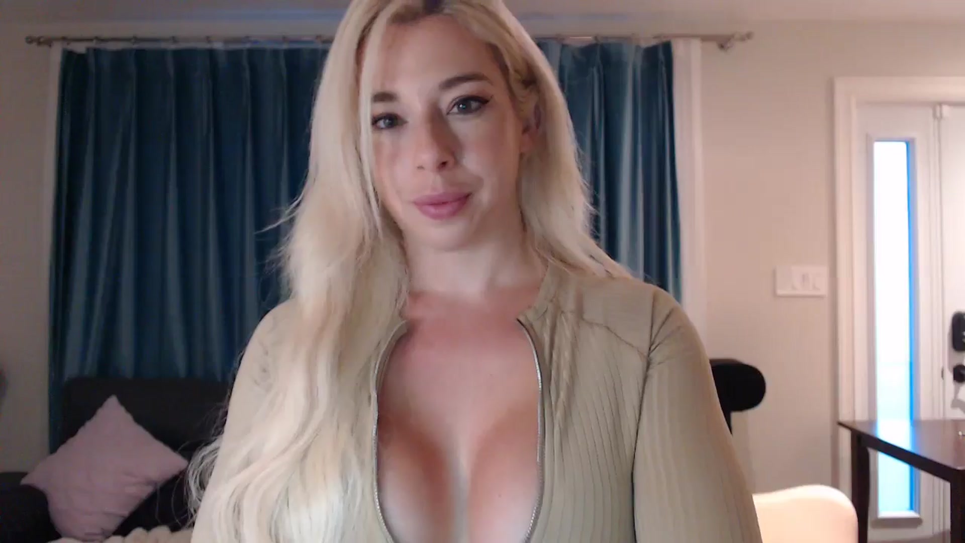 Gallery image thumbnail from Riley_Parks's myfreecams stream on, 10/13/2024, 11:24 image 12 of 20