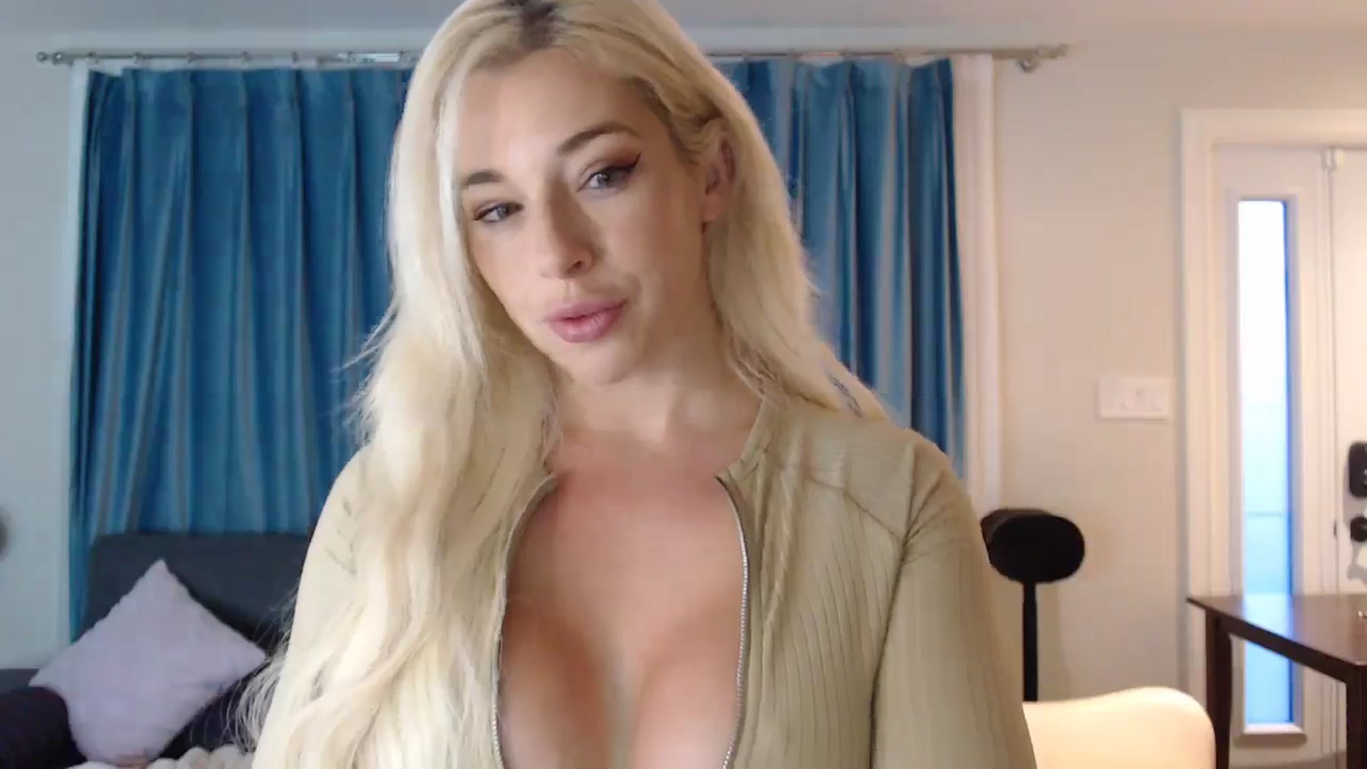 Gallery image thumbnail from Riley_Parks's myfreecams stream on, 10/13/2024, 11:24 image 8 of 20
