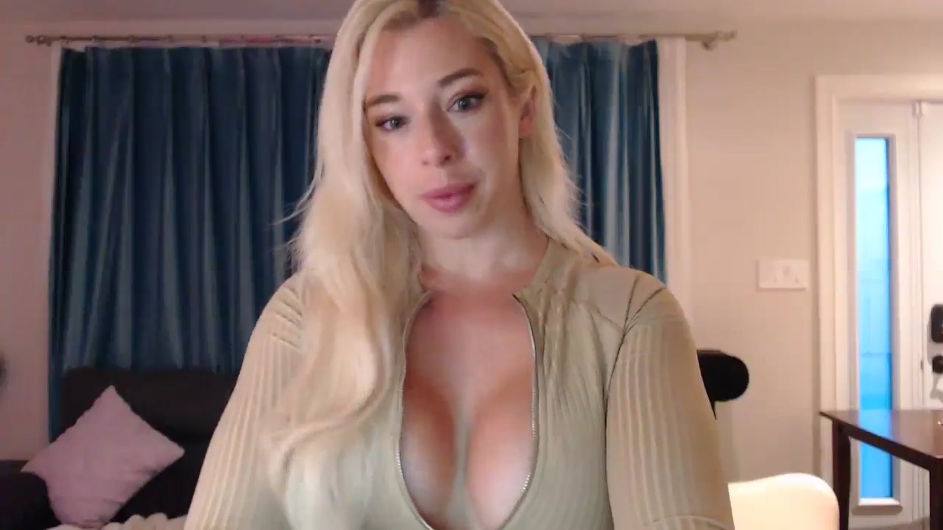 Gallery image thumbnail from Riley_Parks's myfreecams stream on, 10/13/2024, 11:24 image 3 of 20