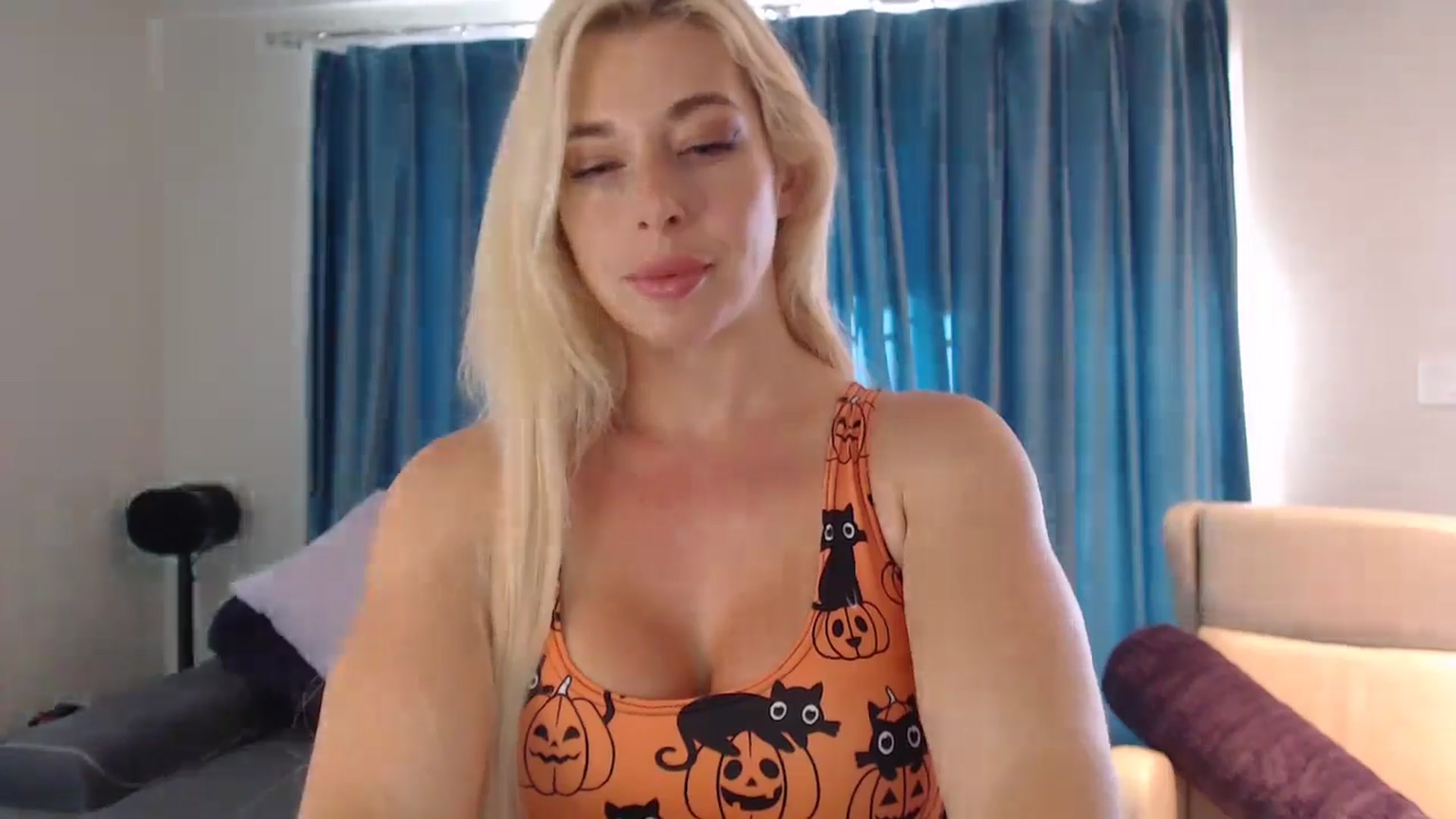 Gallery image thumbnail from Riley_Parks's myfreecams stream on, 10/18/2024, 18:33 image 20 of 20