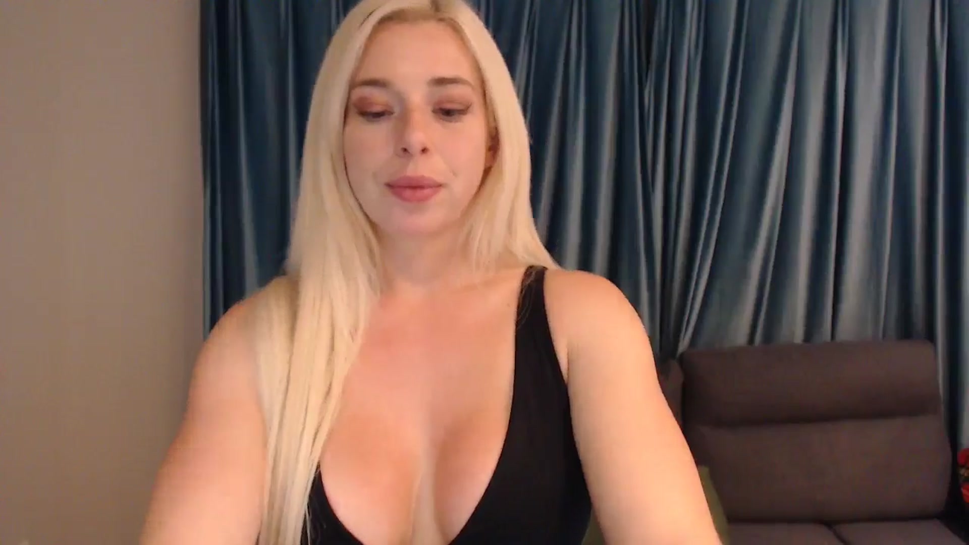 Gallery image thumbnail from Riley_Parks's myfreecams stream on, 11/13/2024, 22:30 image 16 of 20