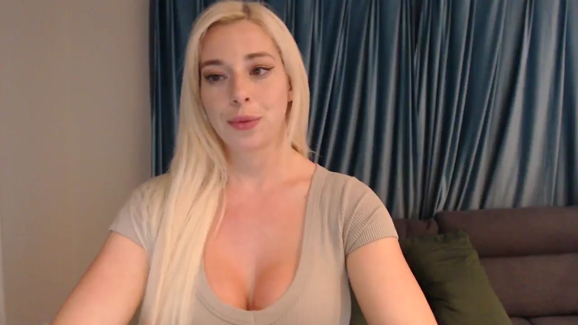 Gallery image thumbnail from Riley_Parks's myfreecams stream on, 11/15/2024, 22:47 image 5 of 20