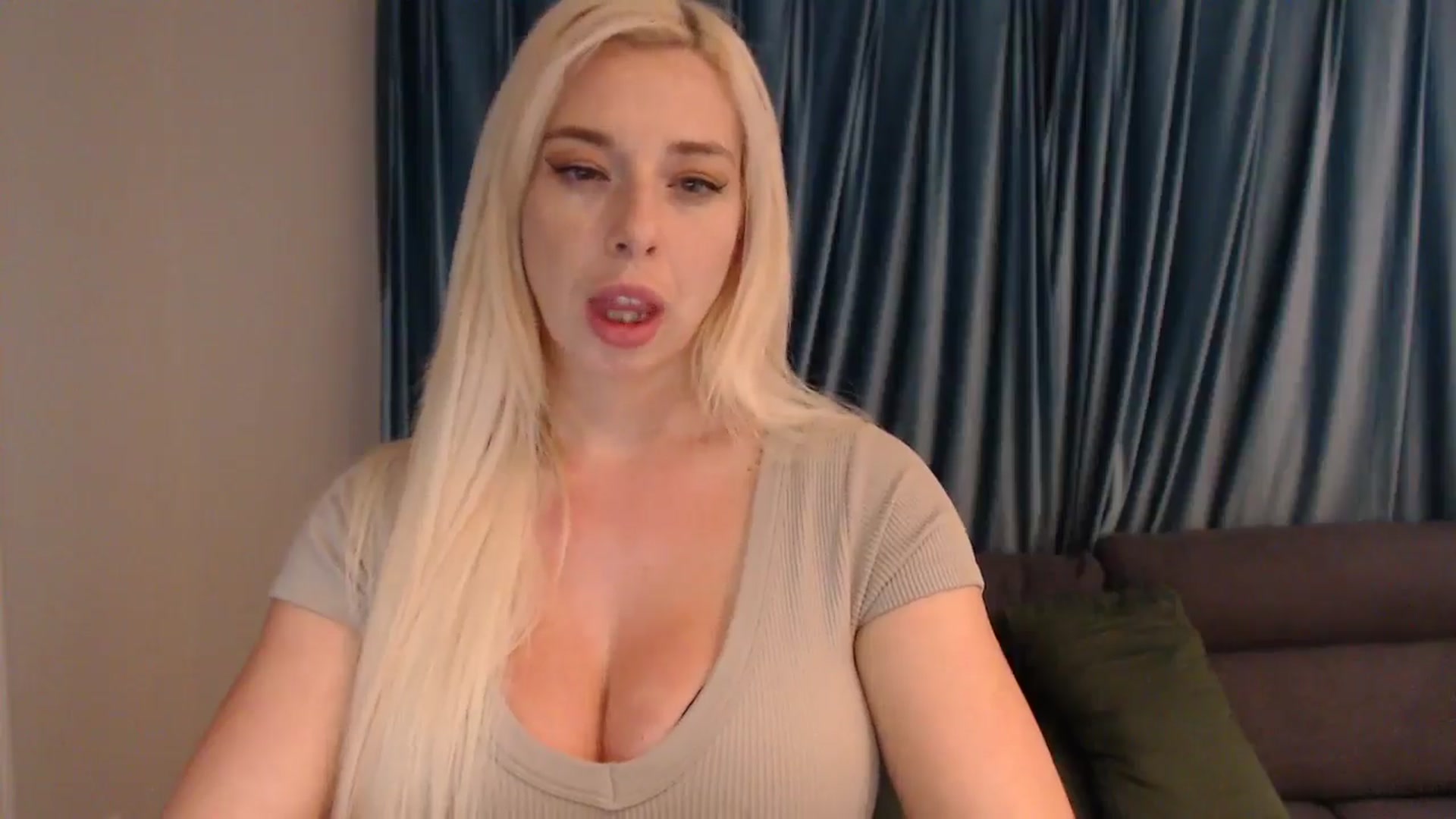 Gallery image thumbnail from Riley_Parks's myfreecams stream on, 11/15/2024, 22:47 image 10 of 20