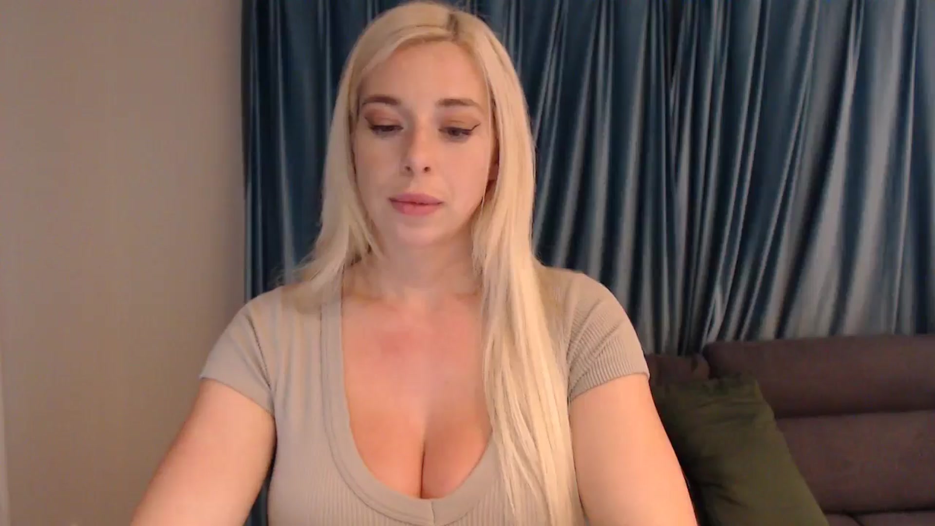 Gallery image thumbnail from Riley_Parks's myfreecams stream on, 11/15/2024, 22:47 image 3 of 20
