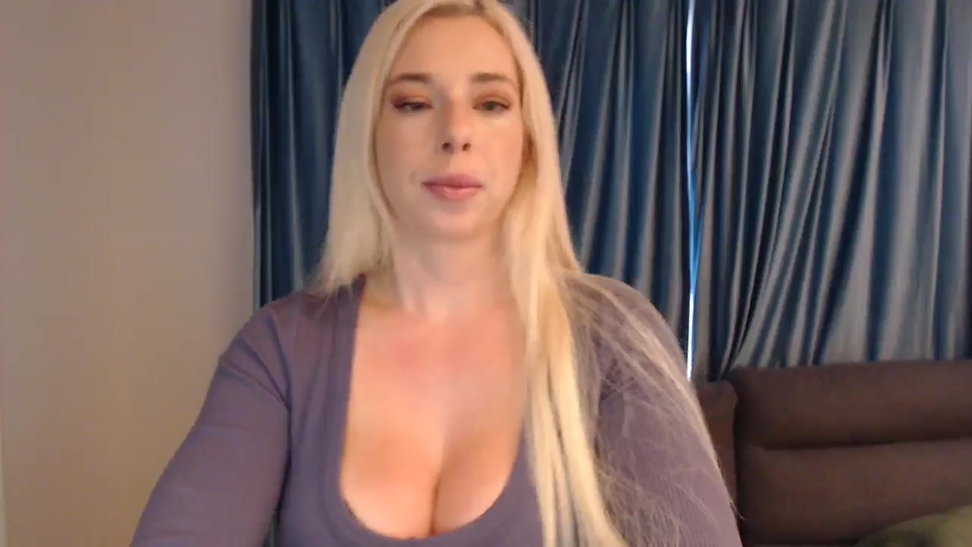 Gallery image thumbnail from Riley_Parks's myfreecams stream on, 11/18/2024, 18:21 image 6 of 20