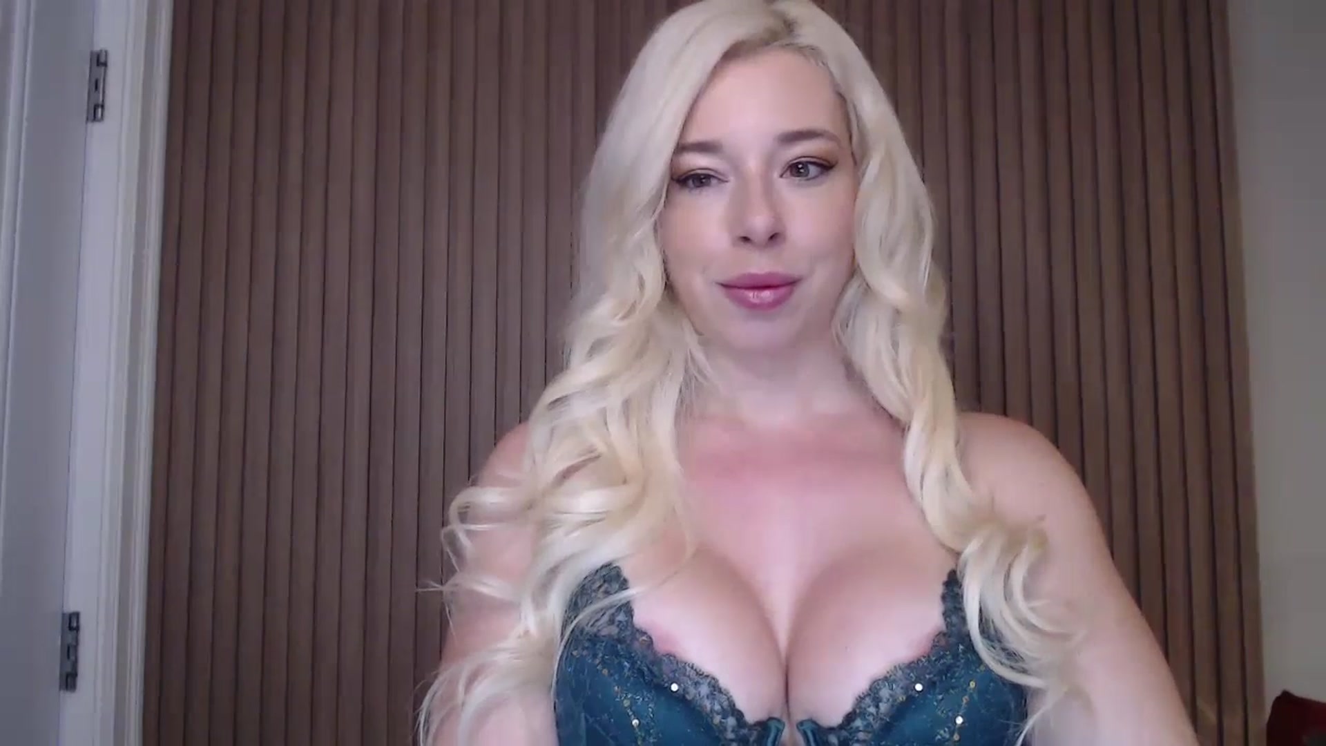 Gallery image thumbnail from Riley_Parks's myfreecams stream on, 01/02/2025, 10:00 image 2 of 20