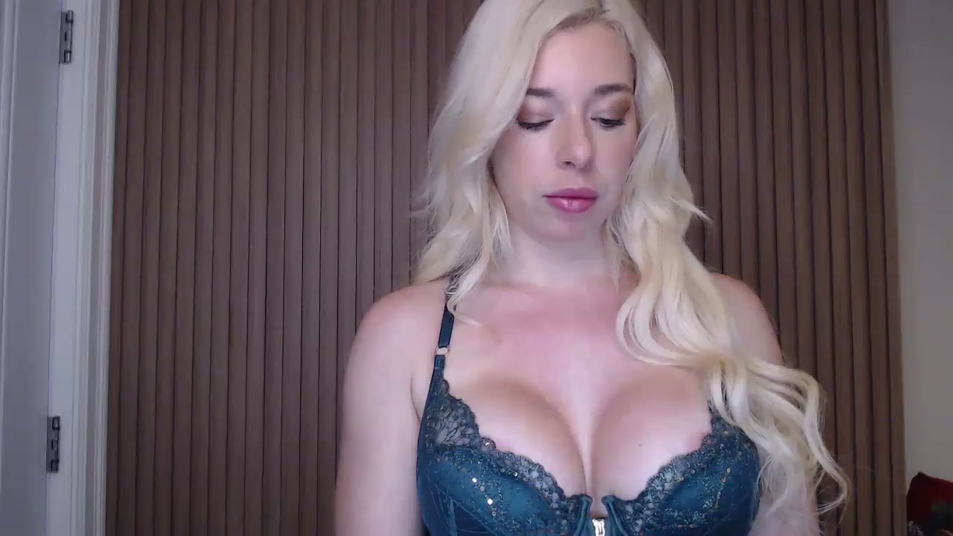 Gallery image thumbnail from Riley_Parks's myfreecams stream on, 01/02/2025, 10:00 image 17 of 20