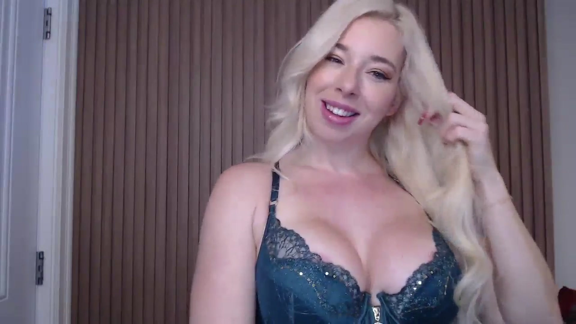 Gallery image thumbnail from Riley_Parks's myfreecams stream on, 01/02/2025, 10:00 image 19 of 20