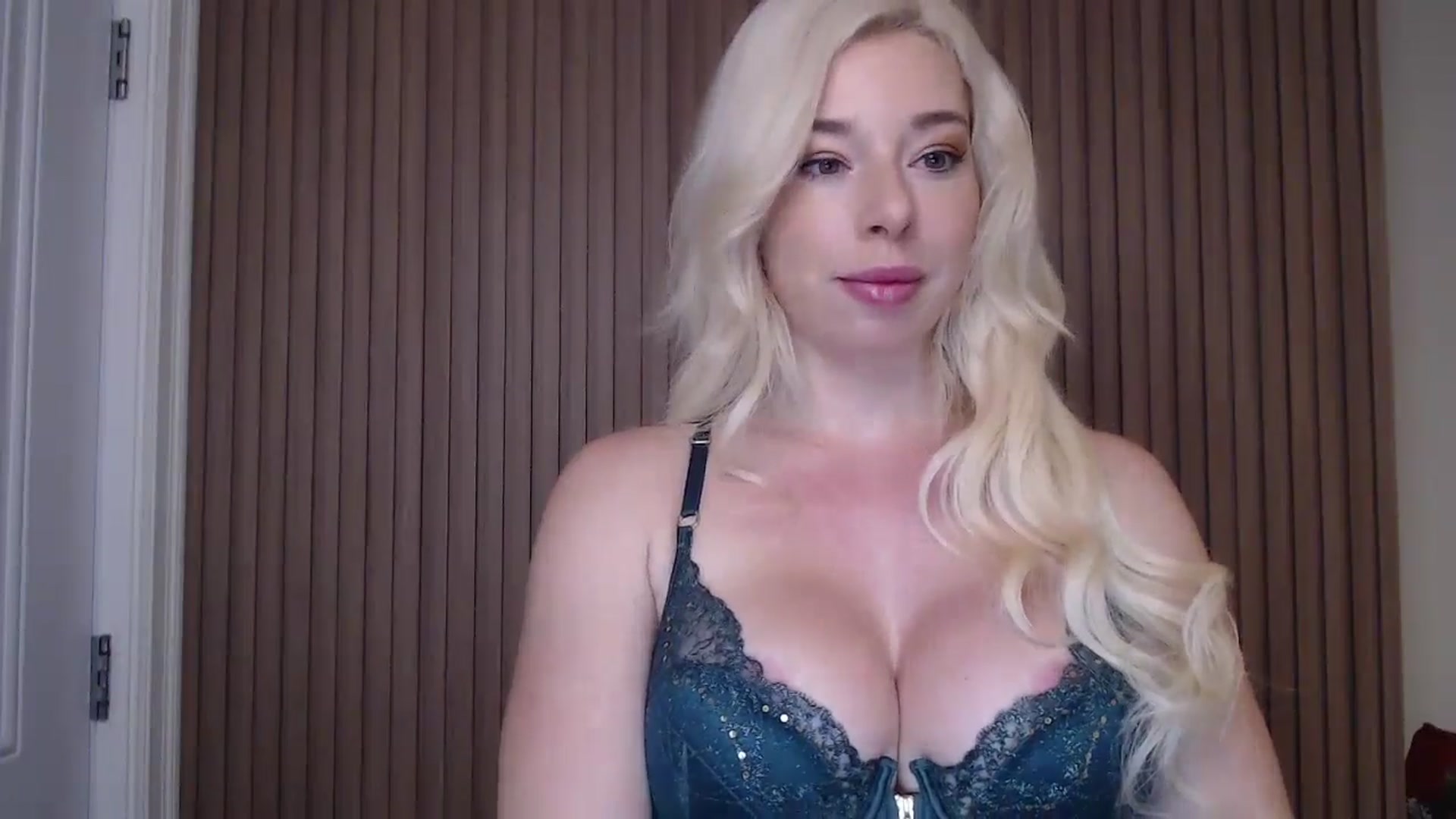 Gallery image thumbnail from Riley_Parks's myfreecams stream on, 01/02/2025, 10:00 image 18 of 20