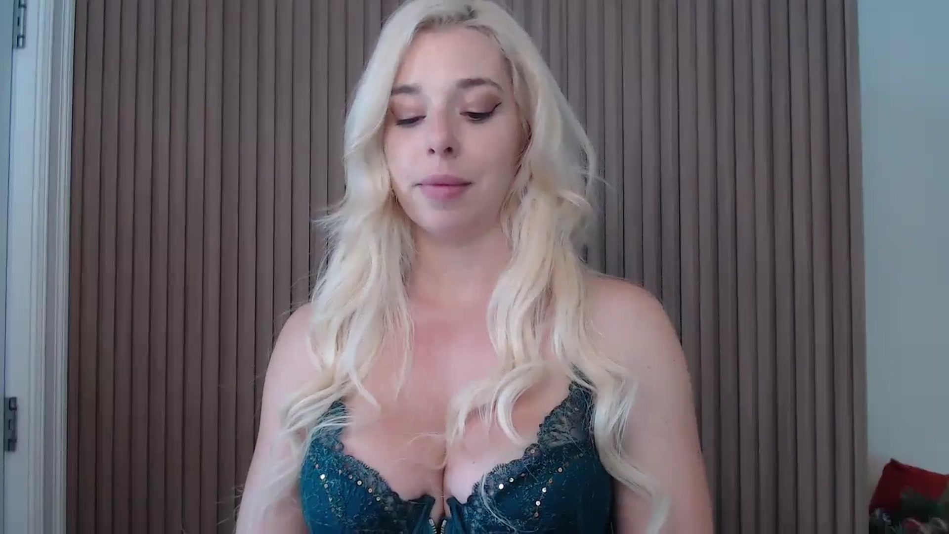 Gallery image thumbnail from Riley_Parks's myfreecams stream on, 01/02/2025, 18:00 image 15 of 20