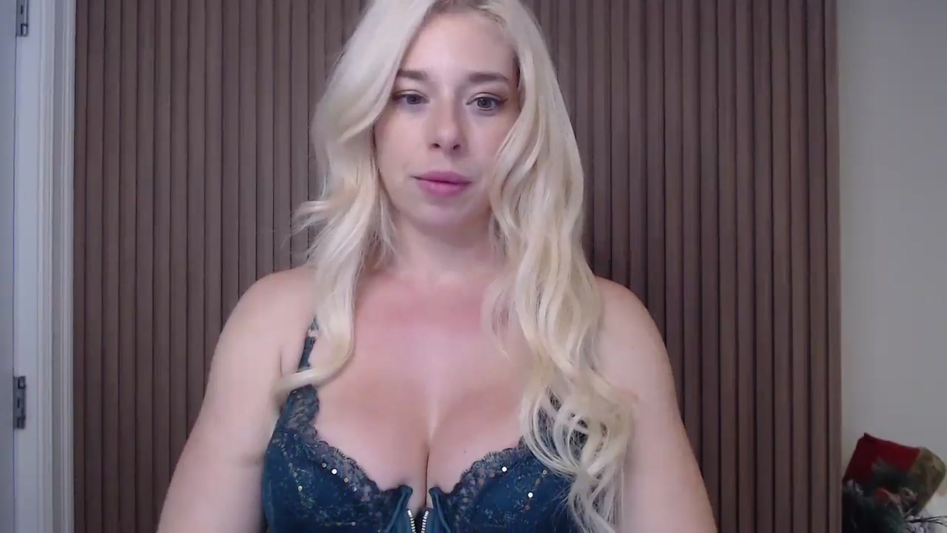 Gallery image thumbnail from Riley_Parks's myfreecams stream on, 01/02/2025, 22:17 image 2 of 20