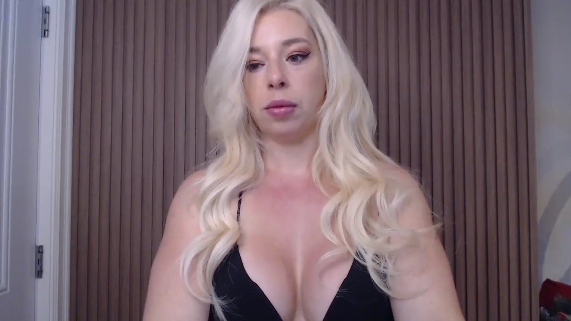 Gallery image thumbnail from Riley_Parks's myfreecams stream on, 01/03/2025, 10:33 image 13 of 20