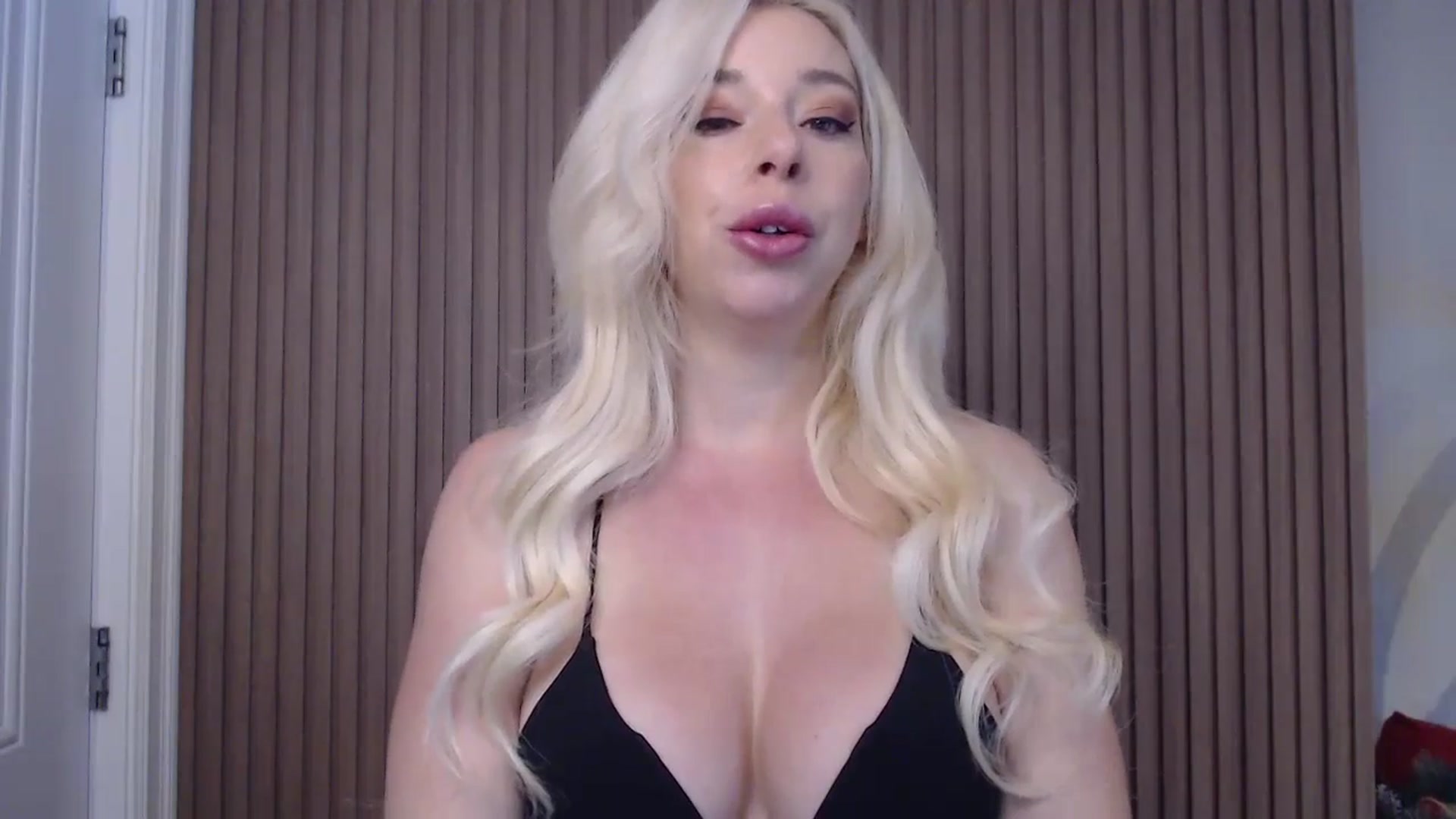 Gallery image thumbnail from Riley_Parks's myfreecams stream on, 01/03/2025, 10:33 image 14 of 20