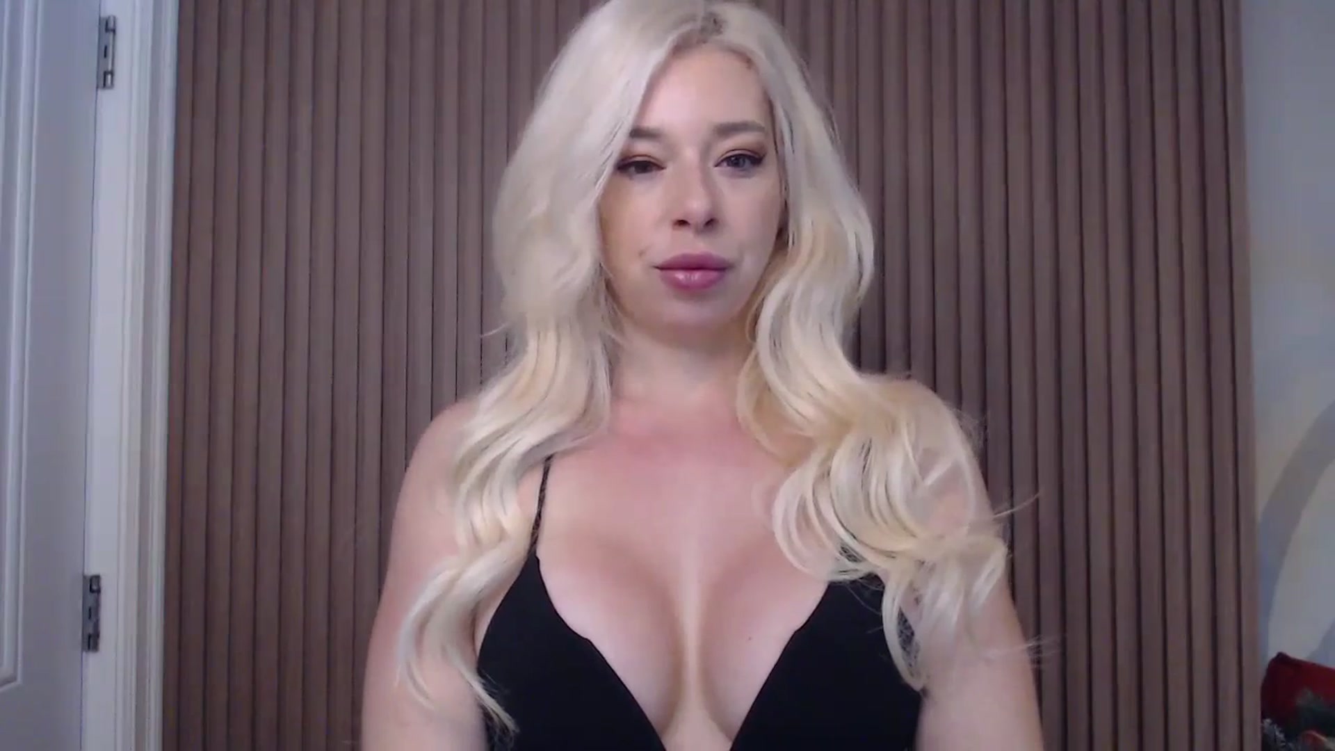 Gallery image thumbnail from Riley_Parks's myfreecams stream on, 01/03/2025, 10:33 image 16 of 20