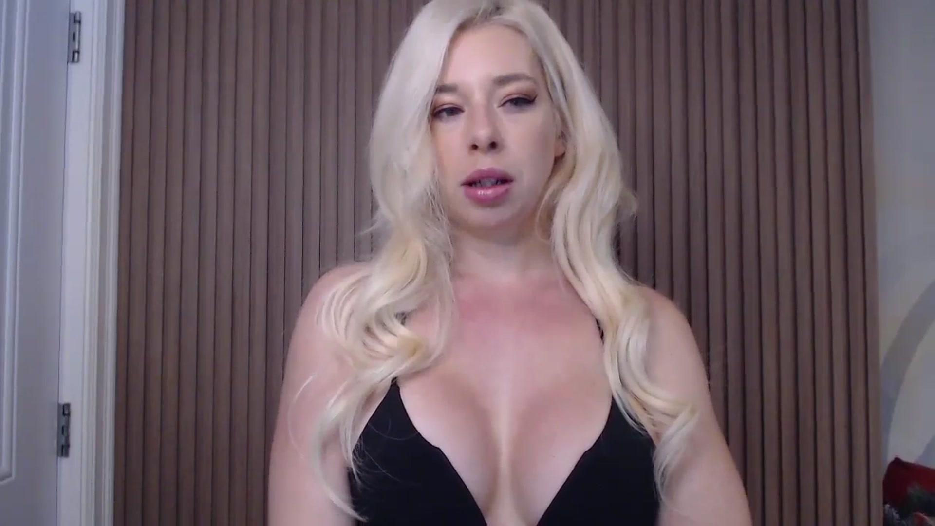 Gallery image thumbnail from Riley_Parks's myfreecams stream on, 01/03/2025, 10:33 image 3 of 20