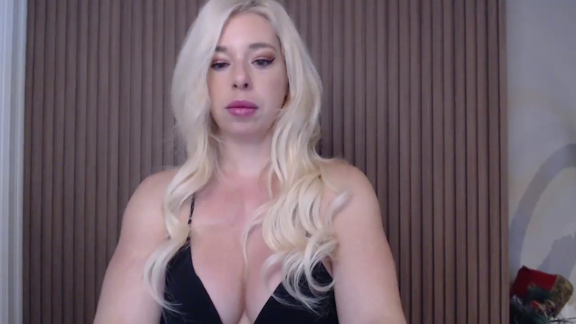 Gallery image thumbnail from Riley_Parks's myfreecams stream on, 01/03/2025, 11:15 image 11 of 20