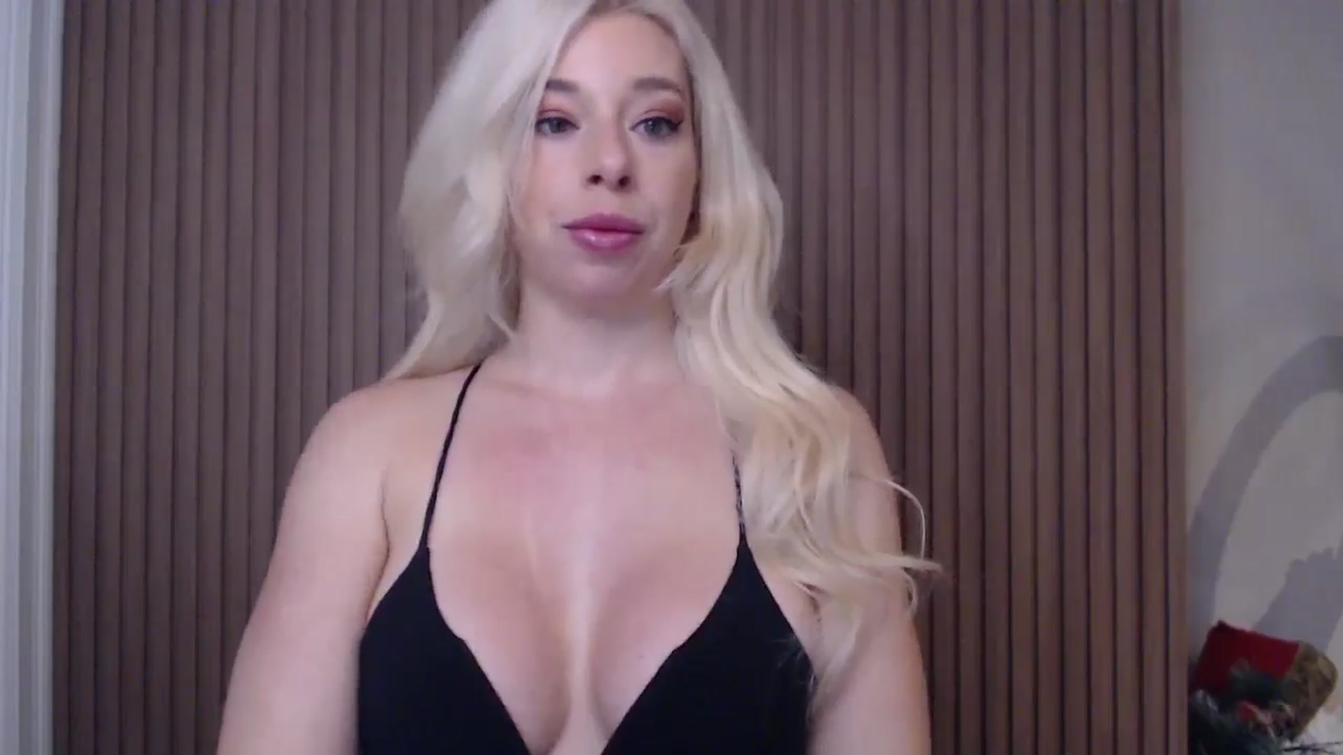 Gallery image thumbnail from Riley_Parks's myfreecams stream on, 01/03/2025, 11:15 image 14 of 20