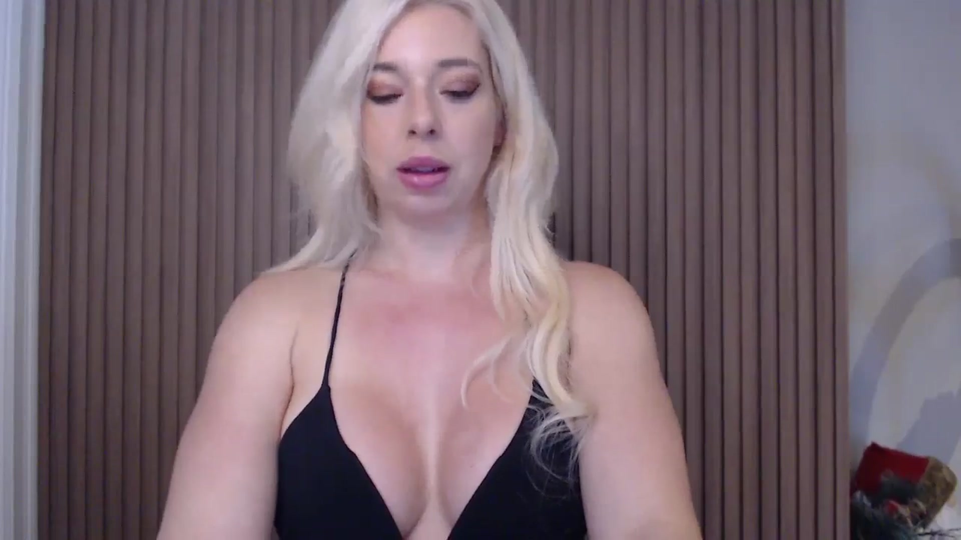 Gallery image thumbnail from Riley_Parks's myfreecams stream on, 01/03/2025, 11:15 image 18 of 20