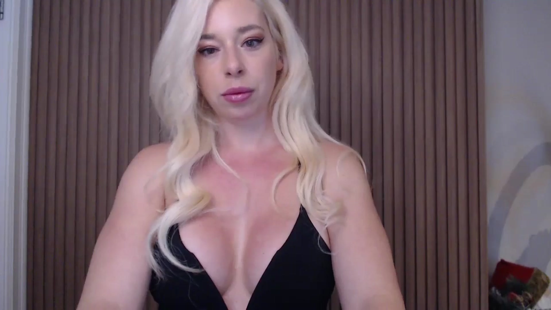 Gallery image thumbnail from Riley_Parks's myfreecams stream on, 01/03/2025, 11:15 image 3 of 20