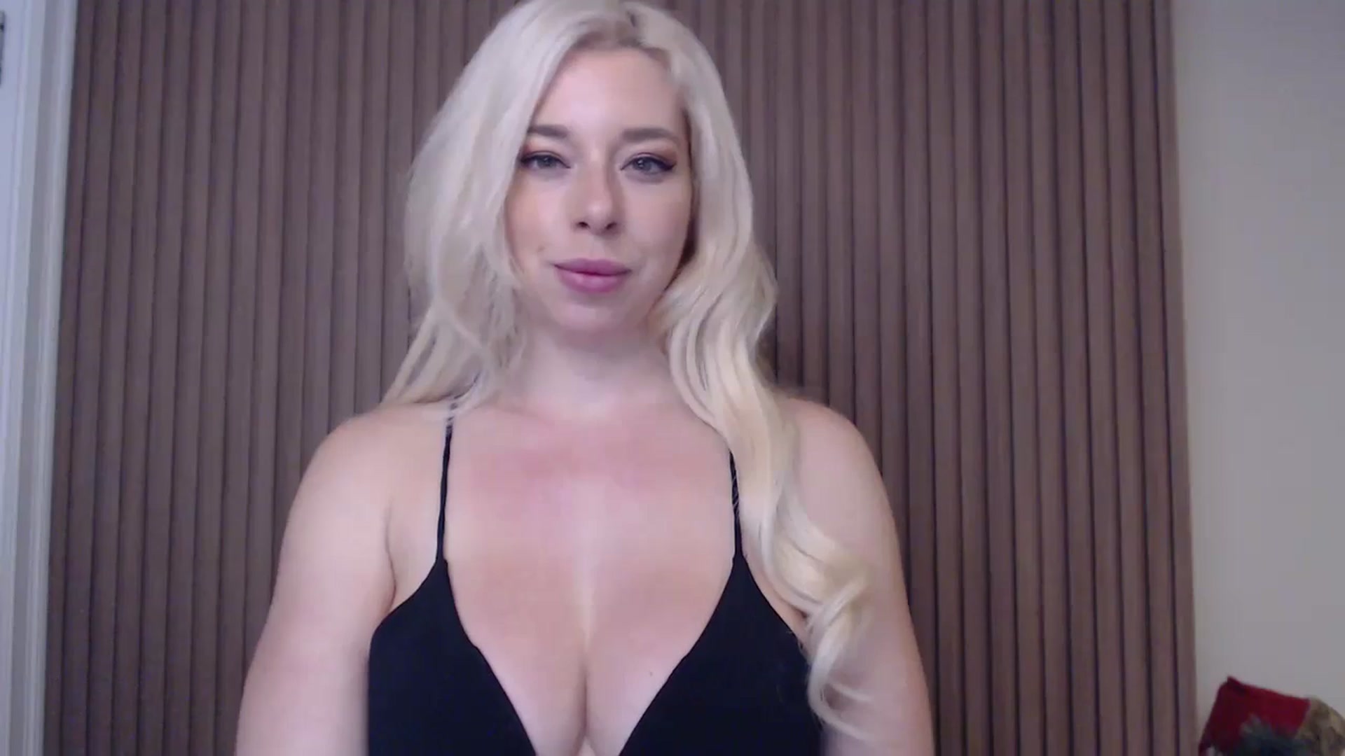 Gallery image thumbnail from Riley_Parks's myfreecams stream on, 01/03/2025, 12:43 image 5 of 20
