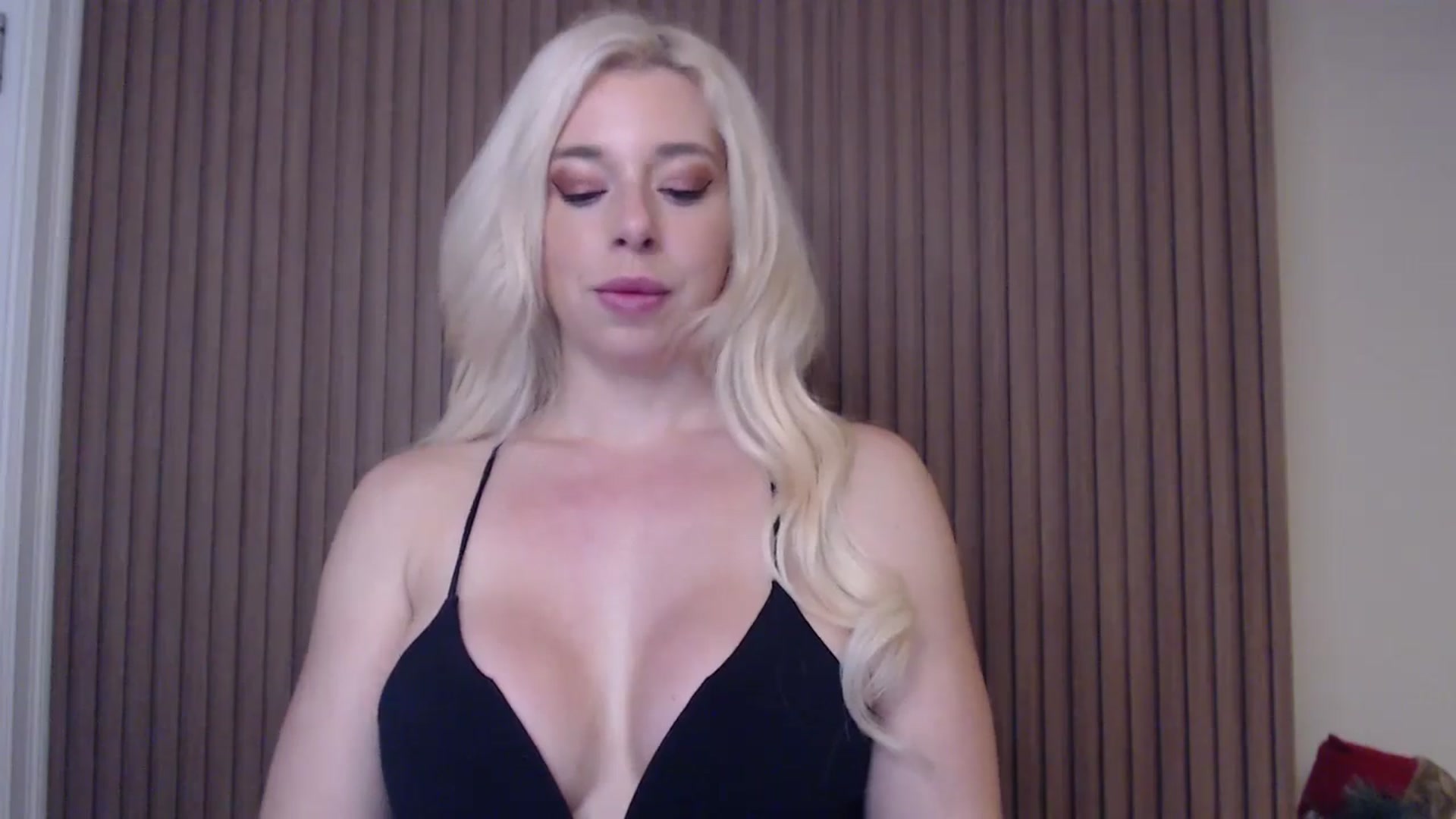 Gallery image thumbnail from Riley_Parks's myfreecams stream on, 01/03/2025, 12:43 image 11 of 20