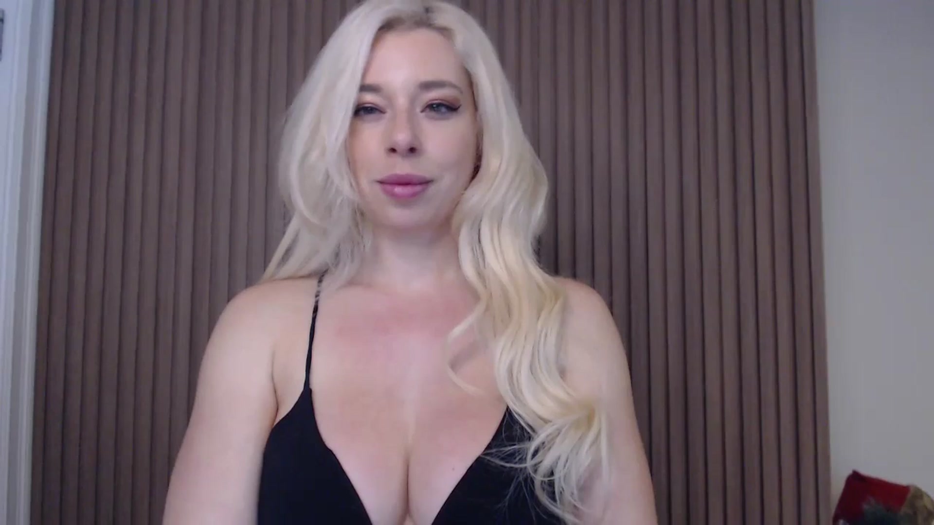 Gallery image thumbnail from Riley_Parks's myfreecams stream on, 01/03/2025, 12:43 image 3 of 20