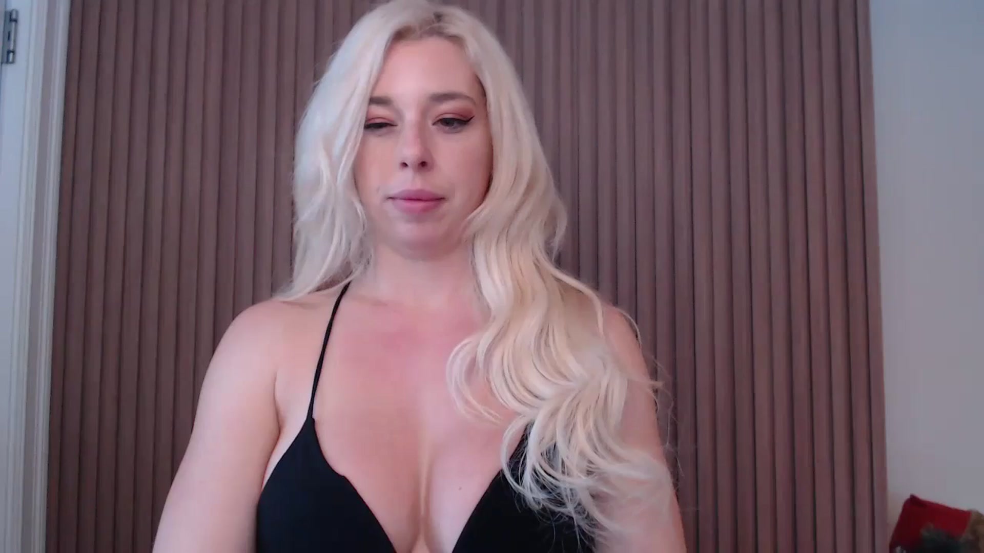 Gallery image thumbnail from Riley_Parks's myfreecams stream on, 01/03/2025, 14:10 image 3 of 20
