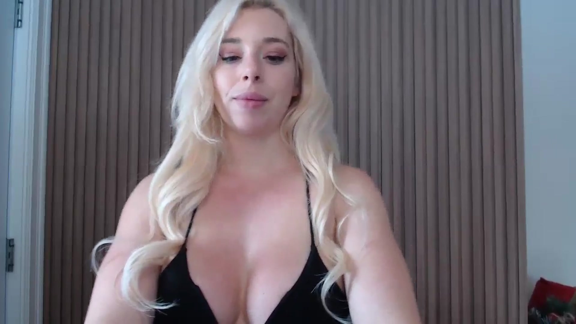 Gallery image thumbnail from Riley_Parks's myfreecams stream on, 01/03/2025, 18:50 image 5 of 20