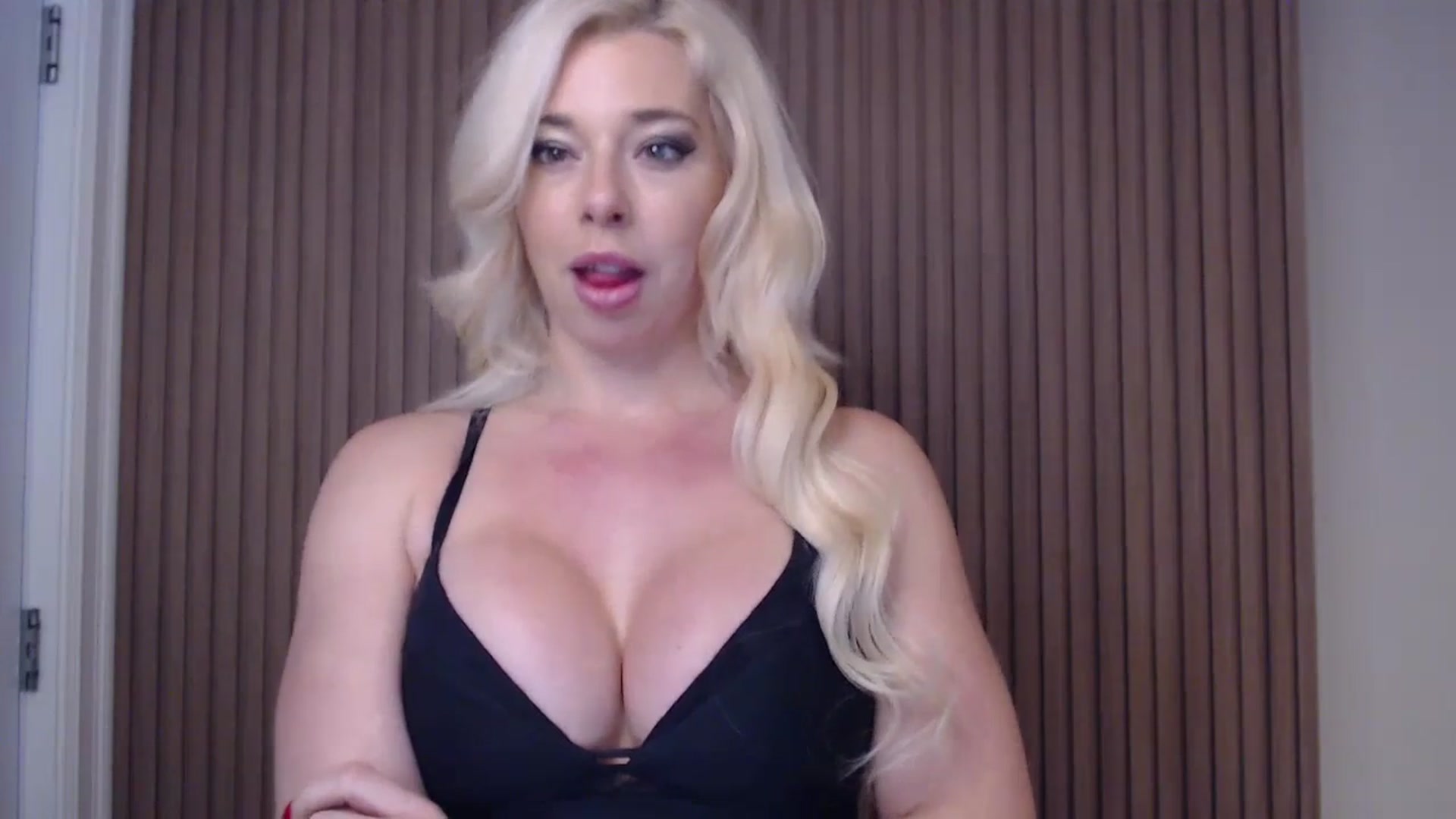 Gallery image thumbnail from Riley_Parks's myfreecams stream on, 01/04/2025, 12:35 image 7 of 20