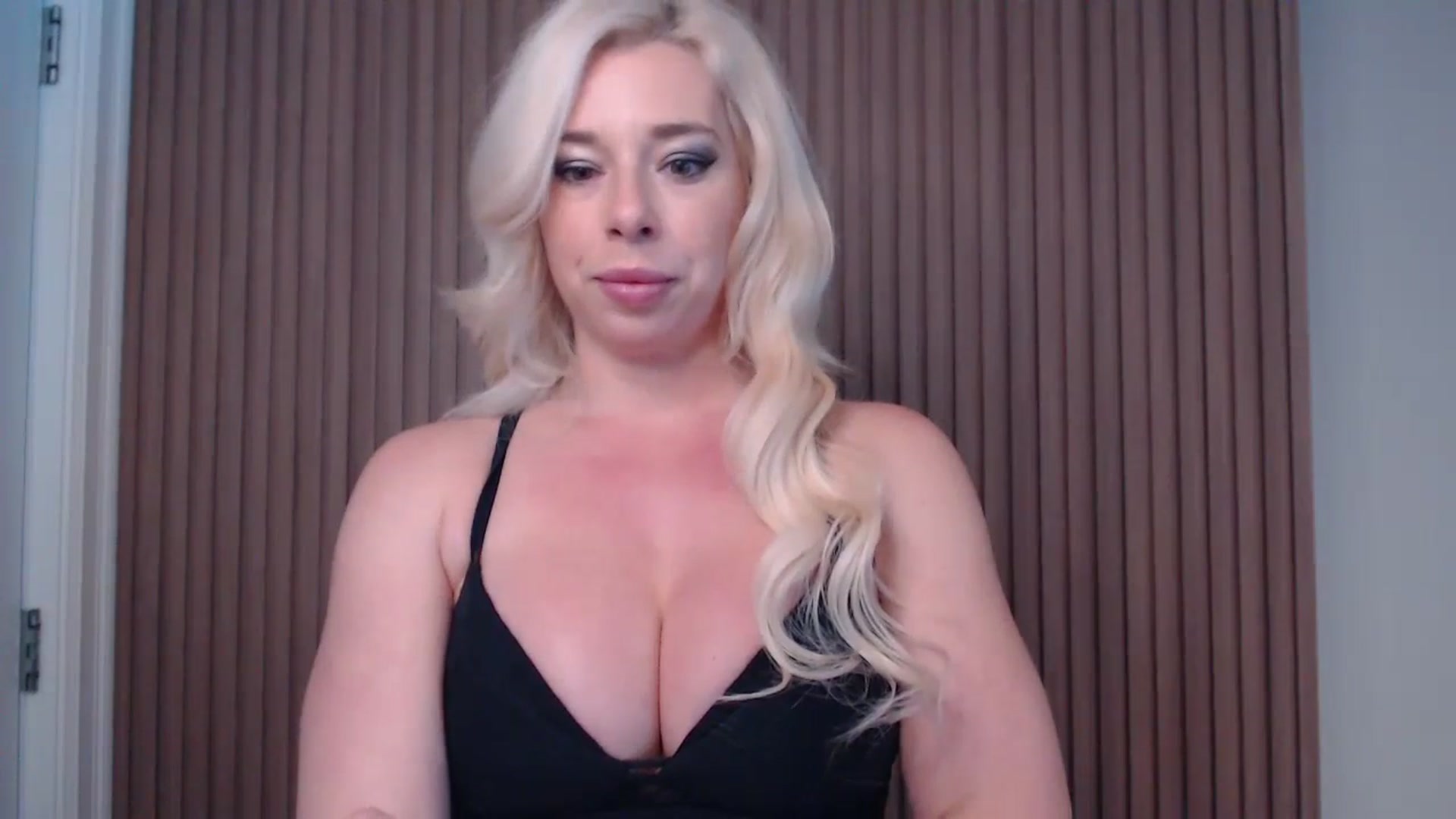 Gallery image thumbnail from Riley_Parks's myfreecams stream on, 01/04/2025, 12:35 image 6 of 20
