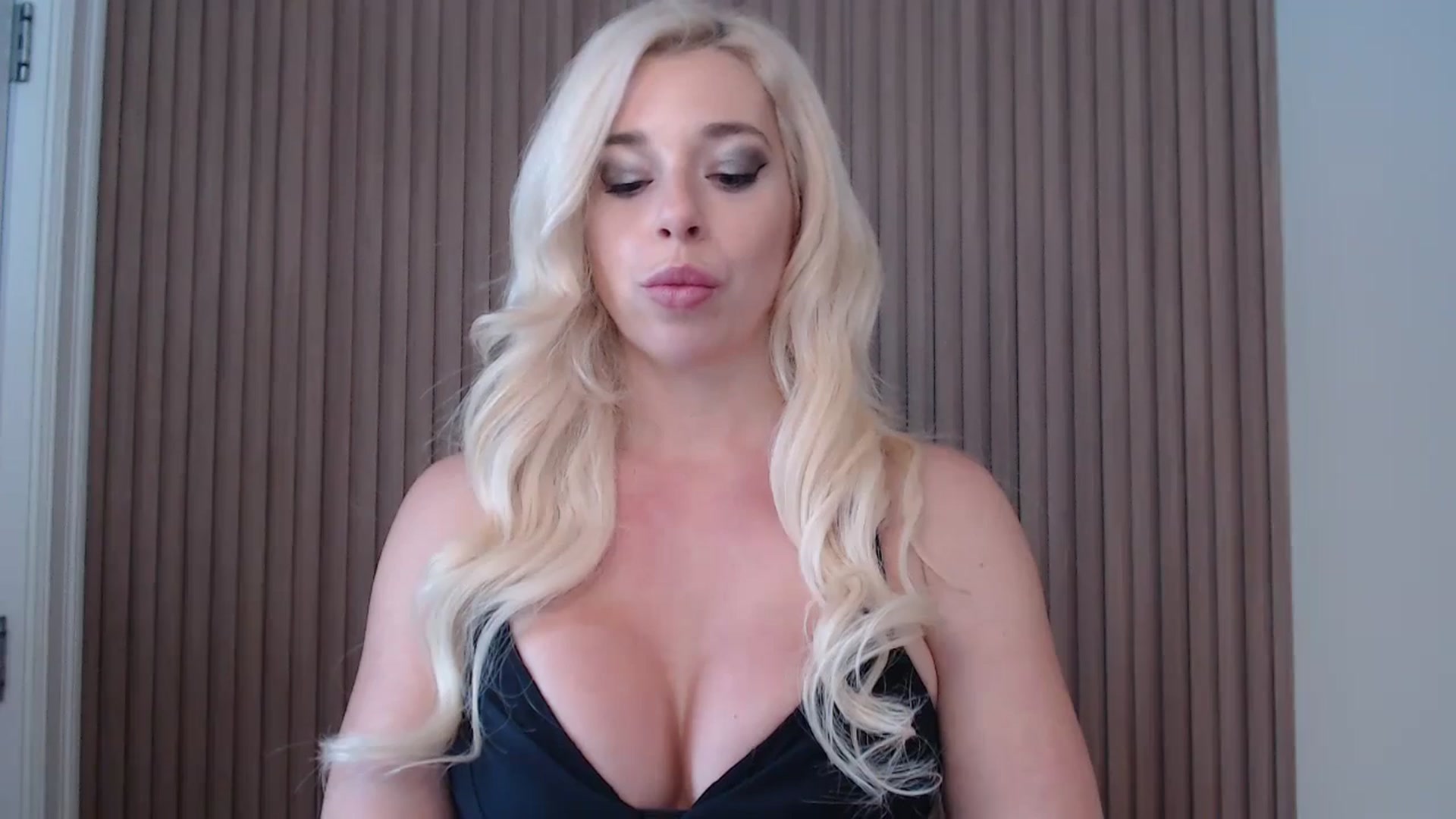 Gallery image thumbnail from Riley_Parks's myfreecams stream on, 01/04/2025, 16:50 image 13 of 20