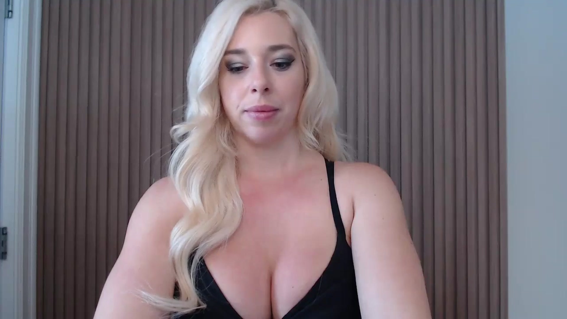 Gallery image thumbnail from Riley_Parks's myfreecams stream on, 01/04/2025, 16:50 image 9 of 20