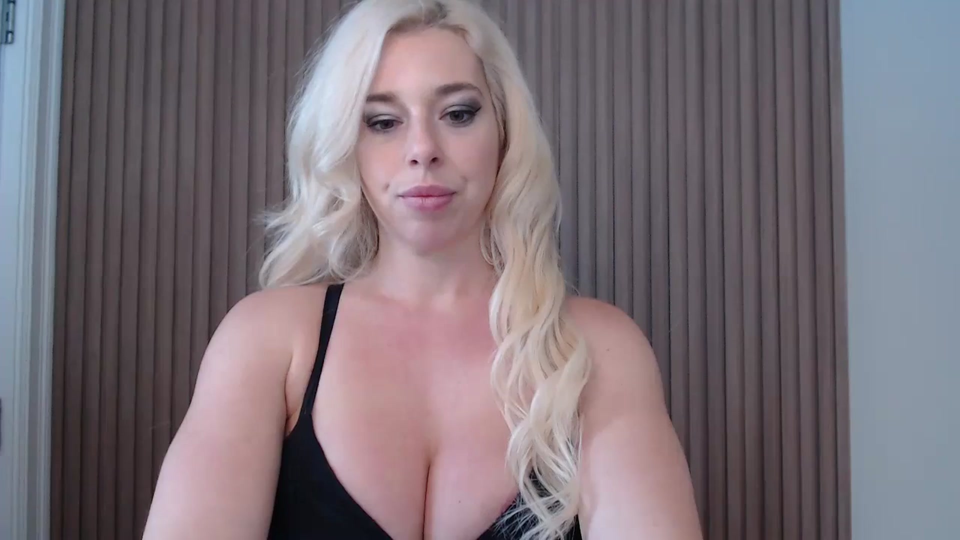 Gallery image thumbnail from Riley_Parks's myfreecams stream on, 01/04/2025, 16:50 image 16 of 20