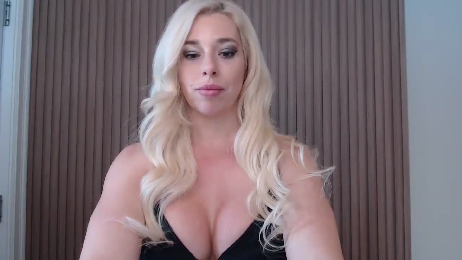 Gallery image thumbnail from Riley_Parks's myfreecams stream on, 01/04/2025, 16:50 image 12 of 20