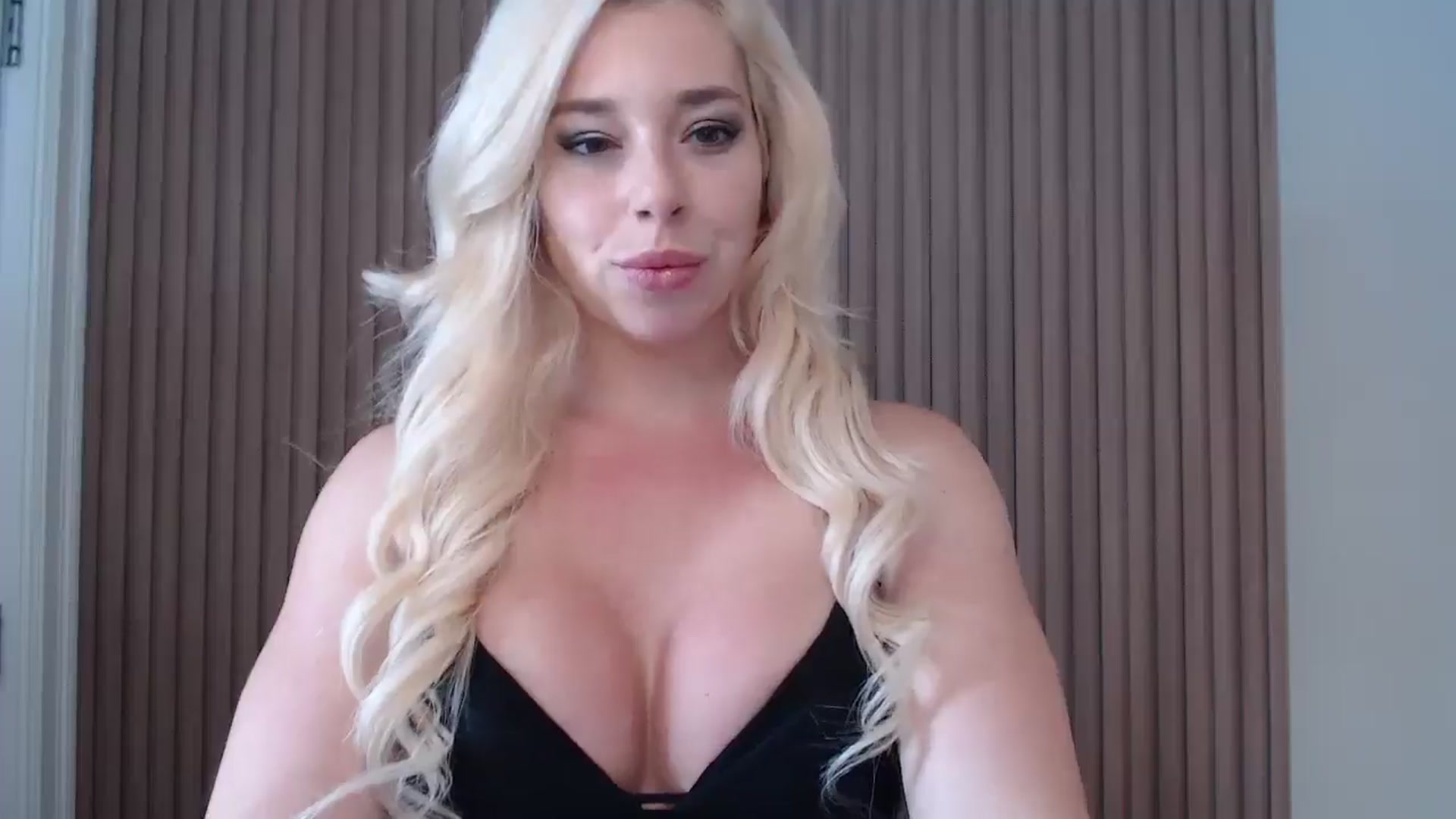 Gallery image thumbnail from Riley_Parks's myfreecams stream on, 01/04/2025, 20:37 image 9 of 20