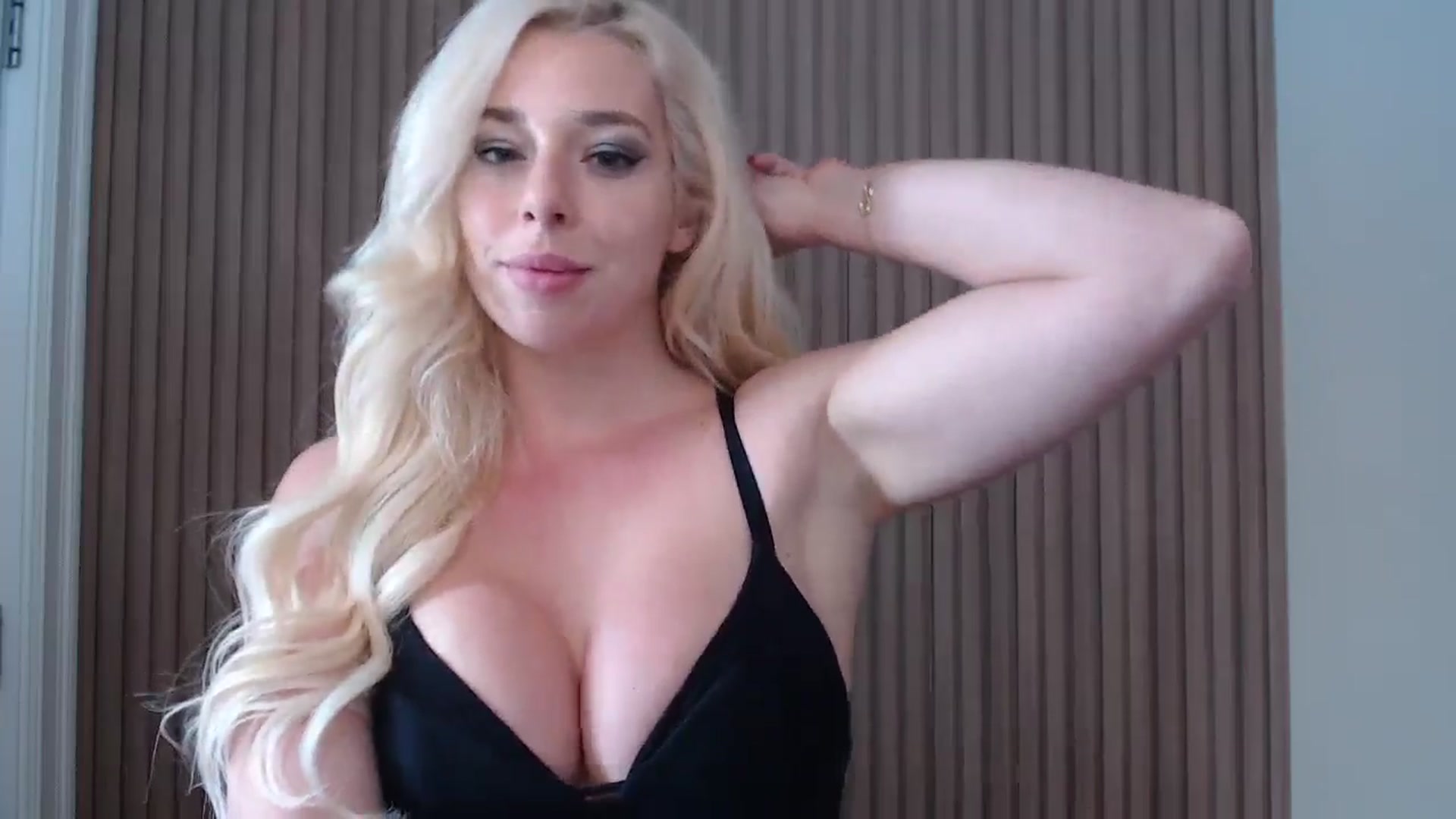 Gallery image thumbnail from Riley_Parks's myfreecams stream on, 01/04/2025, 20:37 image 6 of 20