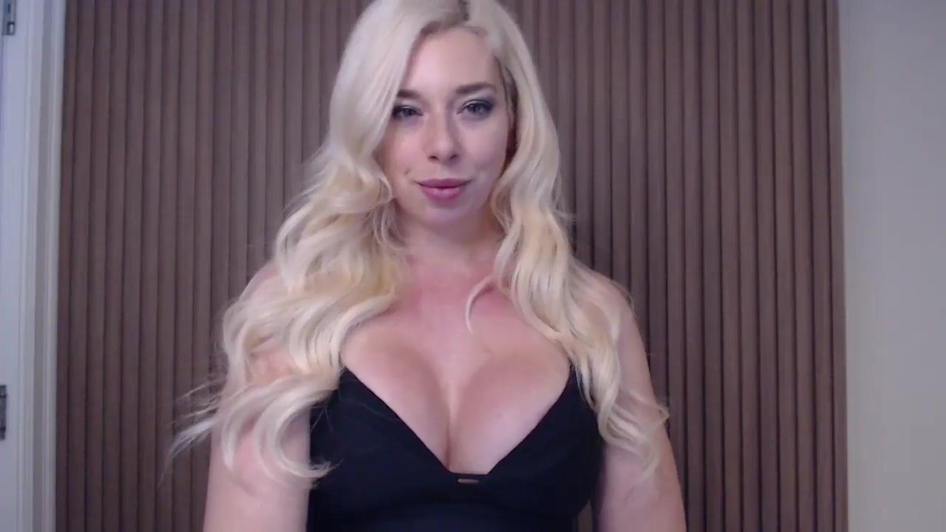 Gallery image thumbnail from Riley_Parks's myfreecams stream on, 01/04/2025, 21:54 image 19 of 20