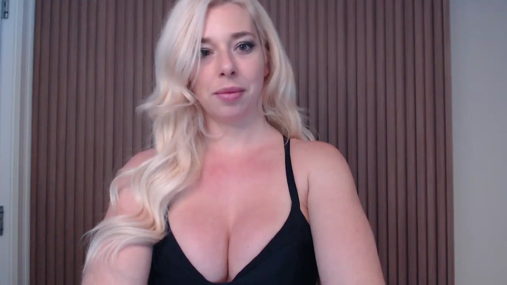 Gallery image thumbnail from Riley_Parks's myfreecams stream on, 01/04/2025, 21:54 image 8 of 20