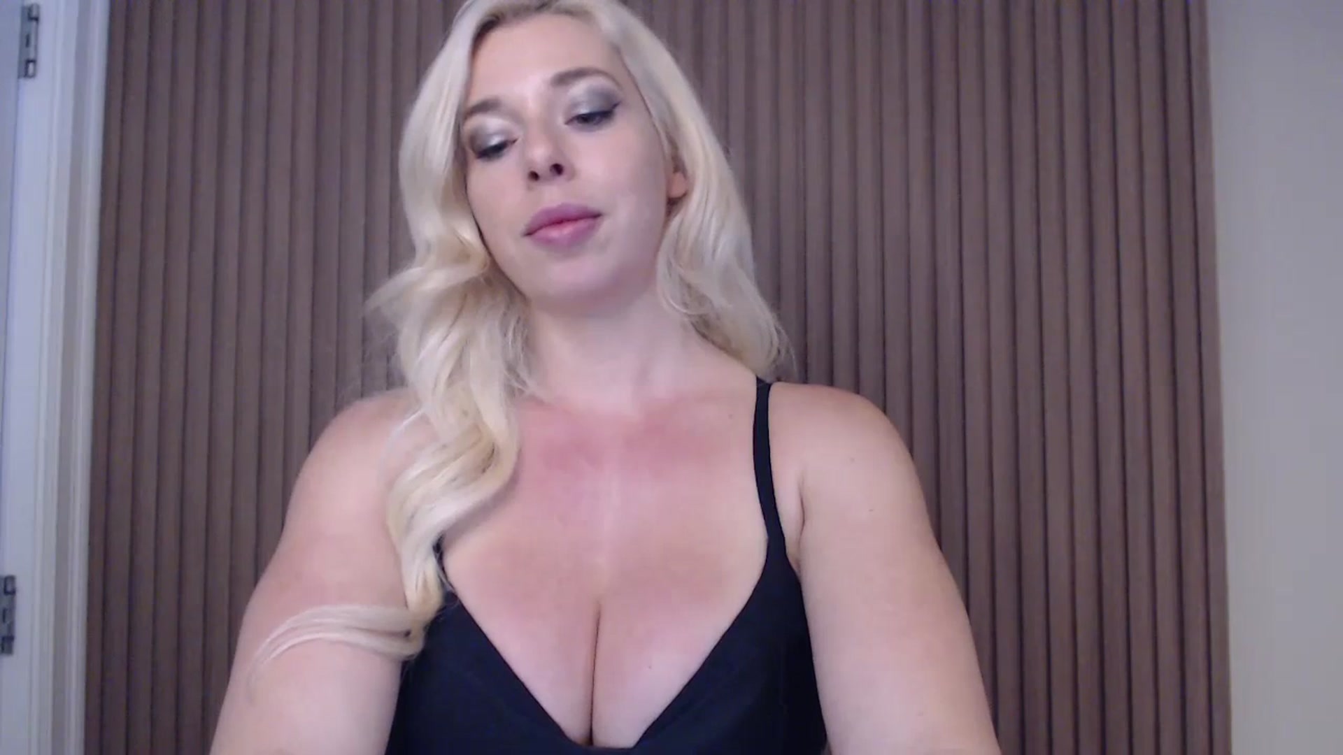 Gallery image thumbnail from Riley_Parks's myfreecams stream on, 01/04/2025, 23:21 image 10 of 20