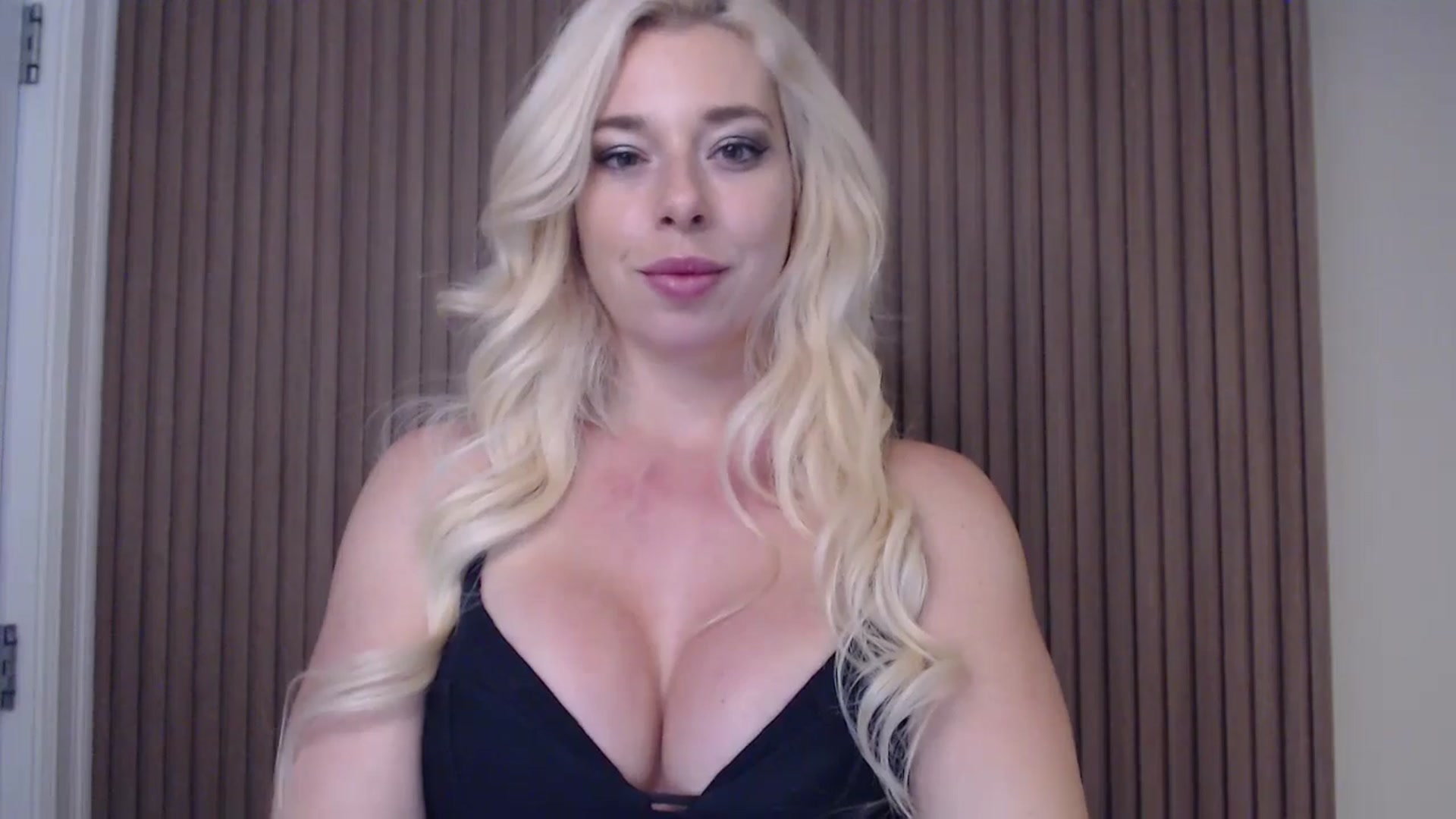 Gallery image thumbnail from Riley_Parks's myfreecams stream on, 01/04/2025, 23:21 image 15 of 20