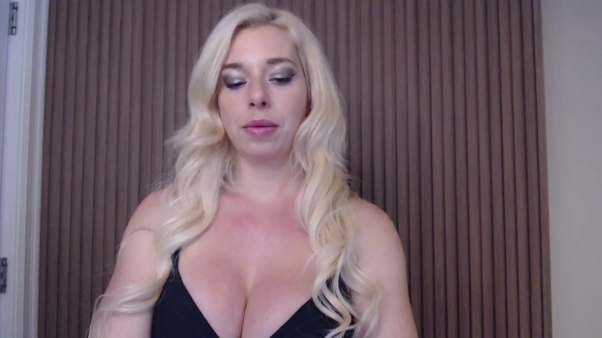 Gallery image thumbnail from Riley_Parks's myfreecams stream on, 01/04/2025, 23:21 image 8 of 20