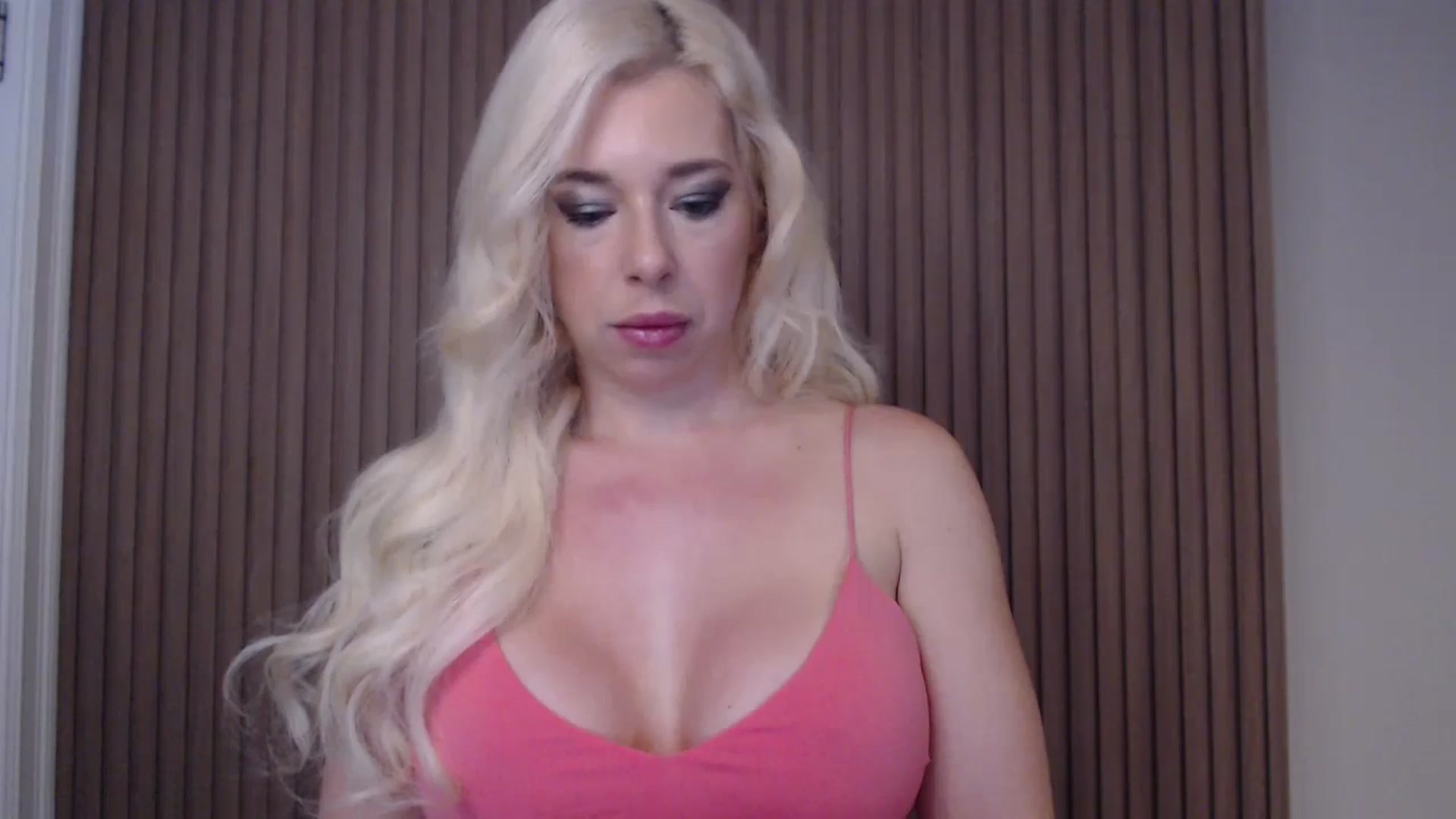 Gallery image thumbnail from Riley_Parks's myfreecams stream on, 01/05/2025, 10:53 image 12 of 20
