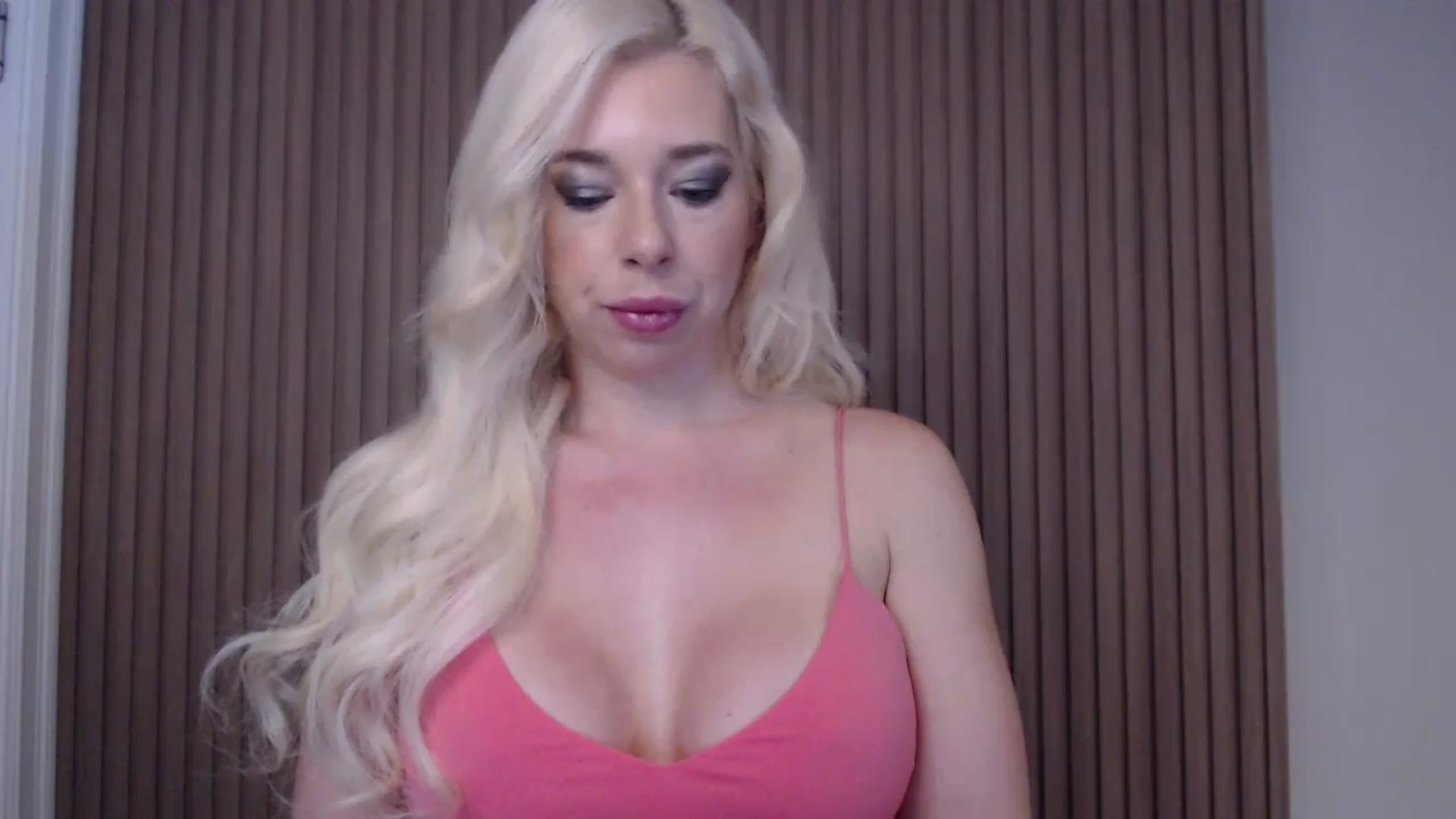 Gallery image thumbnail from Riley_Parks's myfreecams stream on, 01/05/2025, 10:53 image 11 of 20