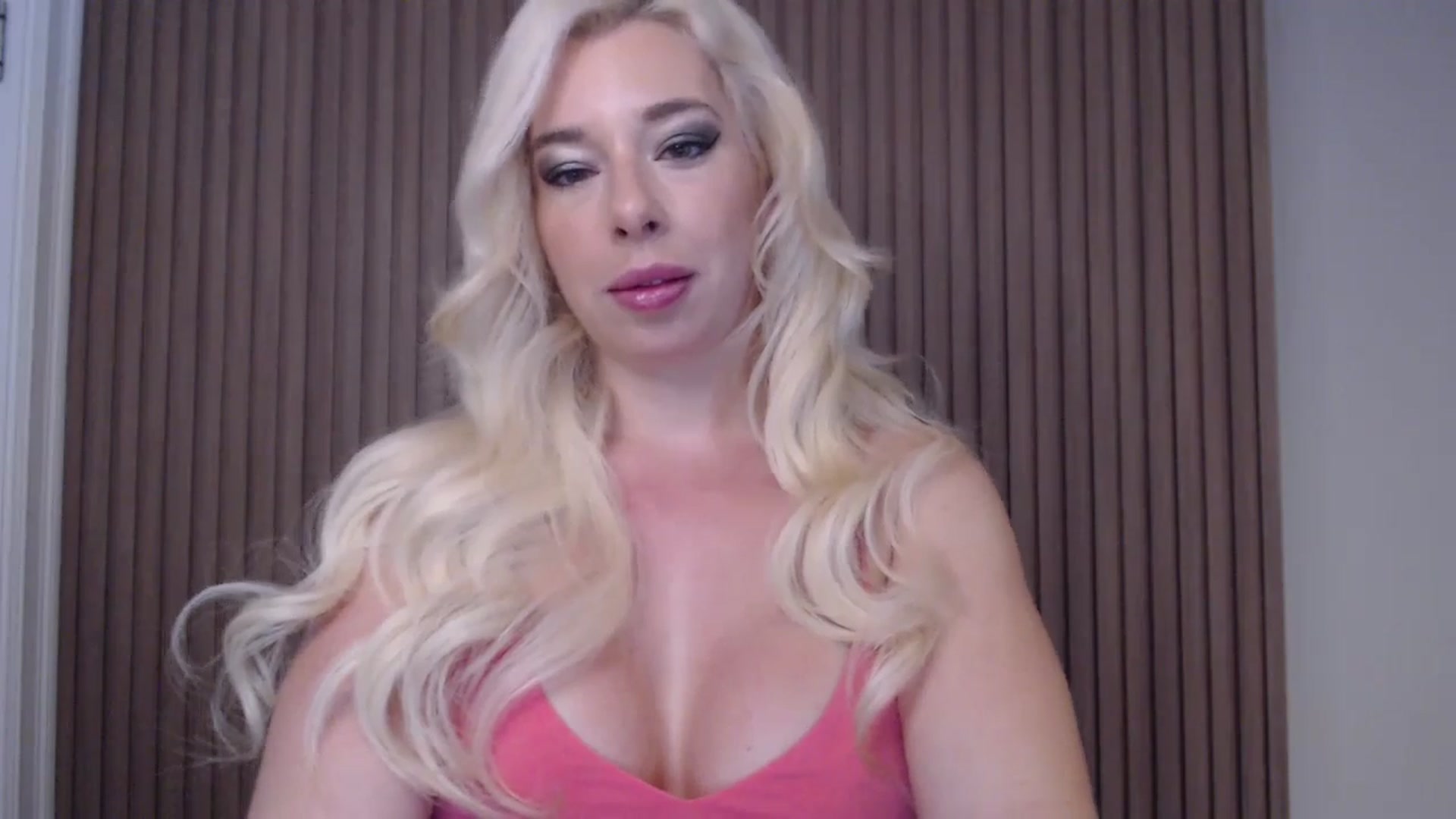 Gallery image thumbnail from Riley_Parks's myfreecams stream on, 01/05/2025, 10:53 image 15 of 20