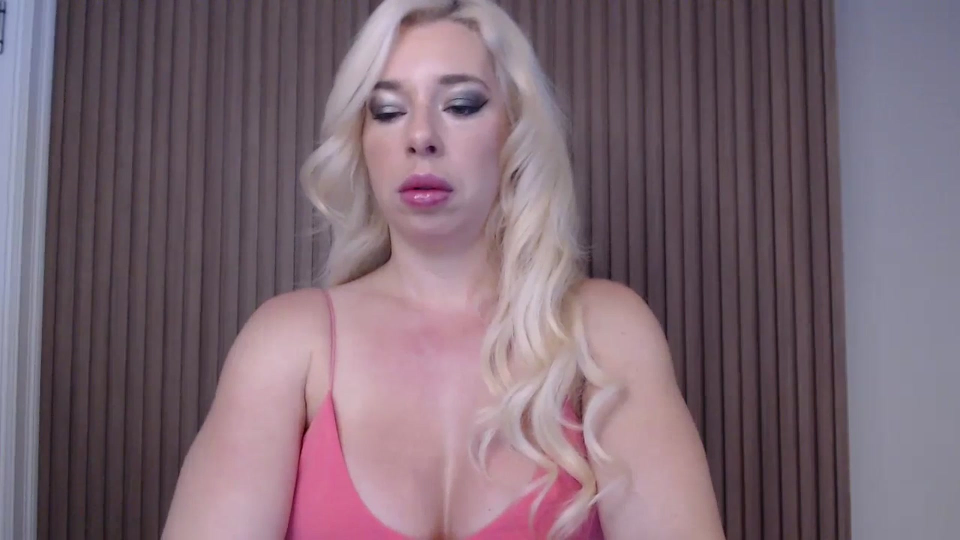 Gallery image thumbnail from Riley_Parks's myfreecams stream on, 01/05/2025, 10:53 image 4 of 20